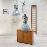 Paire de lampes industrielles.