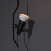 Suspension parentesi conçue par Achille Castiglioni et Pio Manzù dans les années 1970