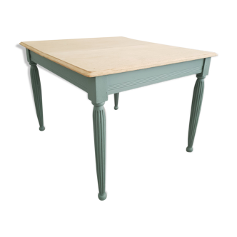 Square table campaign