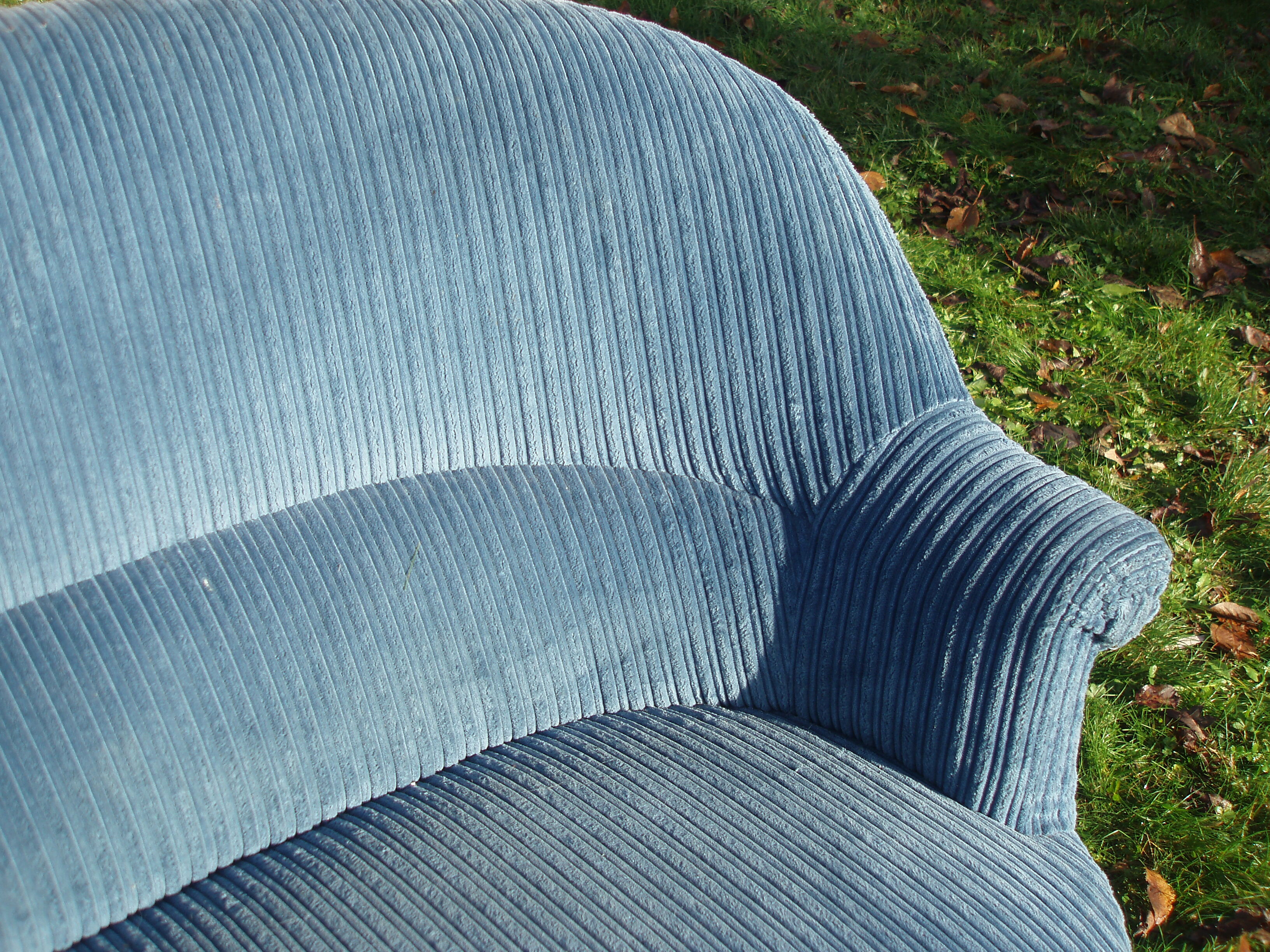 Vintage blue sofa 2 seats in velvet