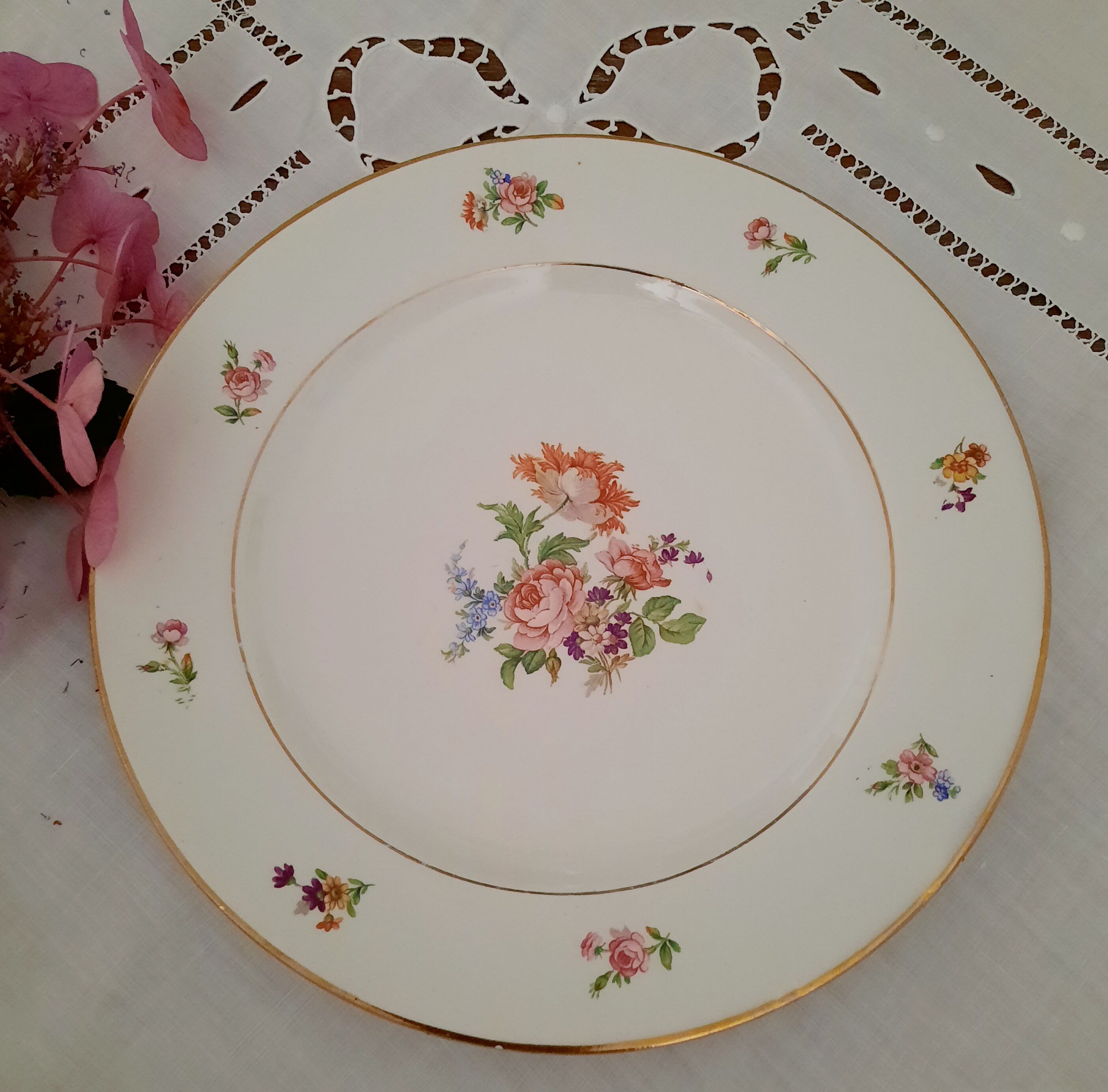 6 old flat plates mismatched