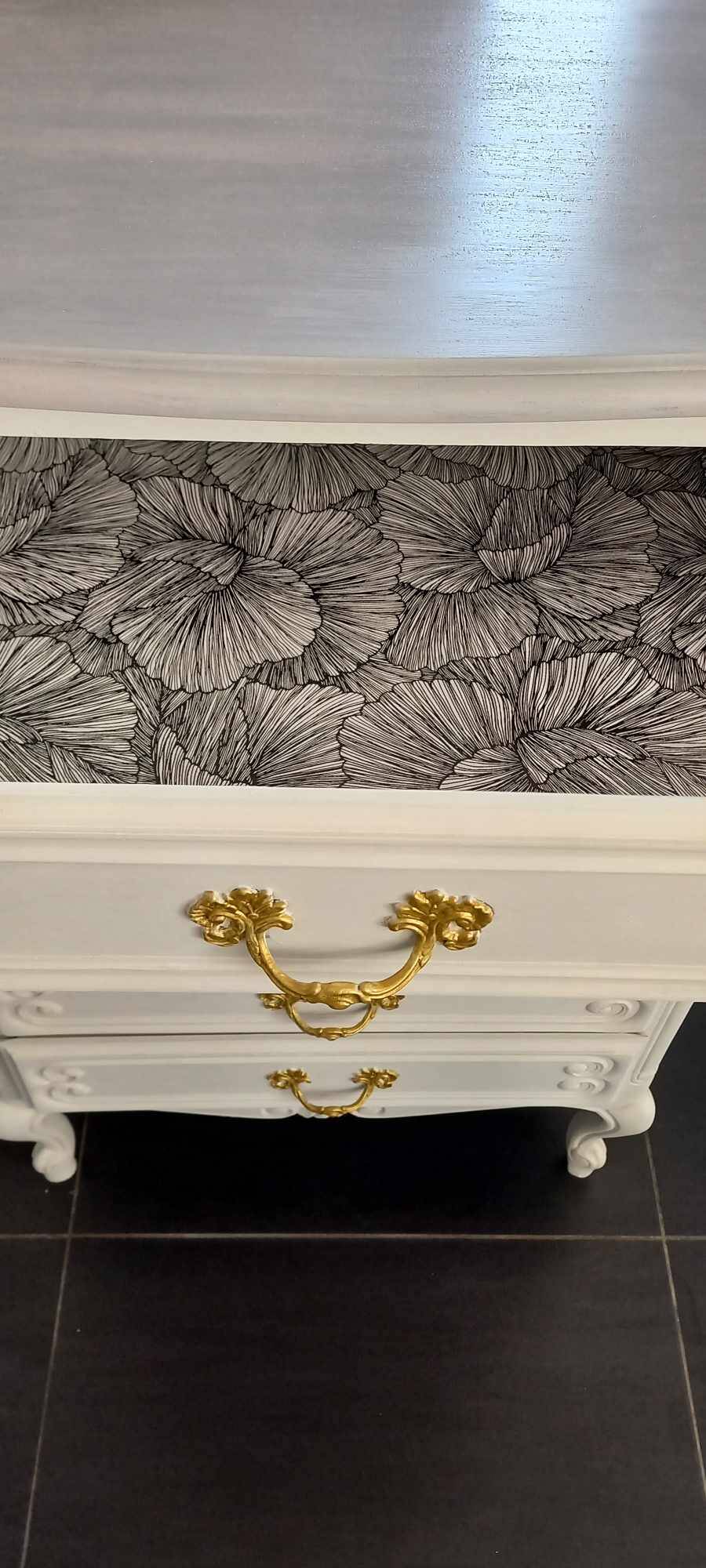 Old weekly chest of drawers