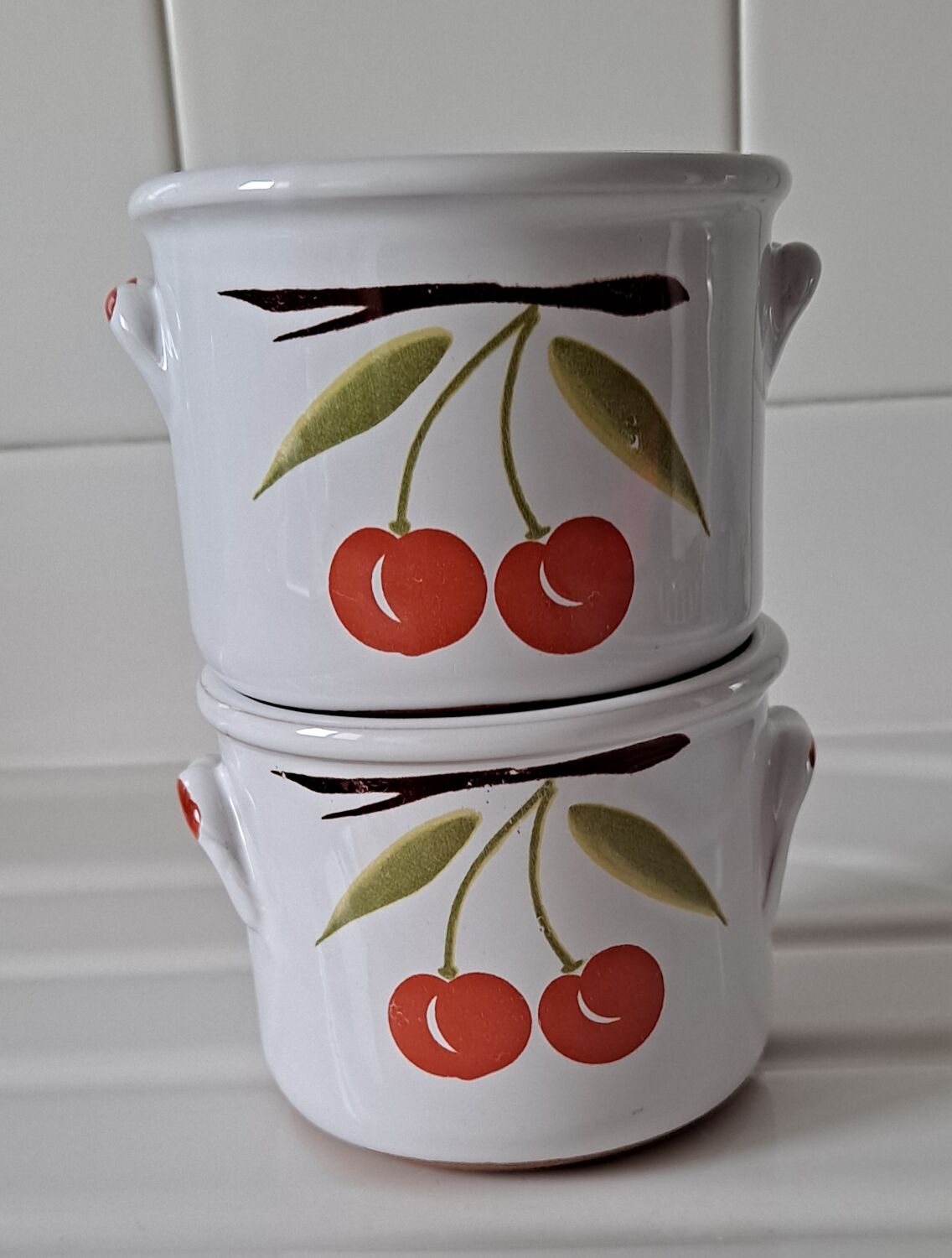 Rillette pots cherry decor