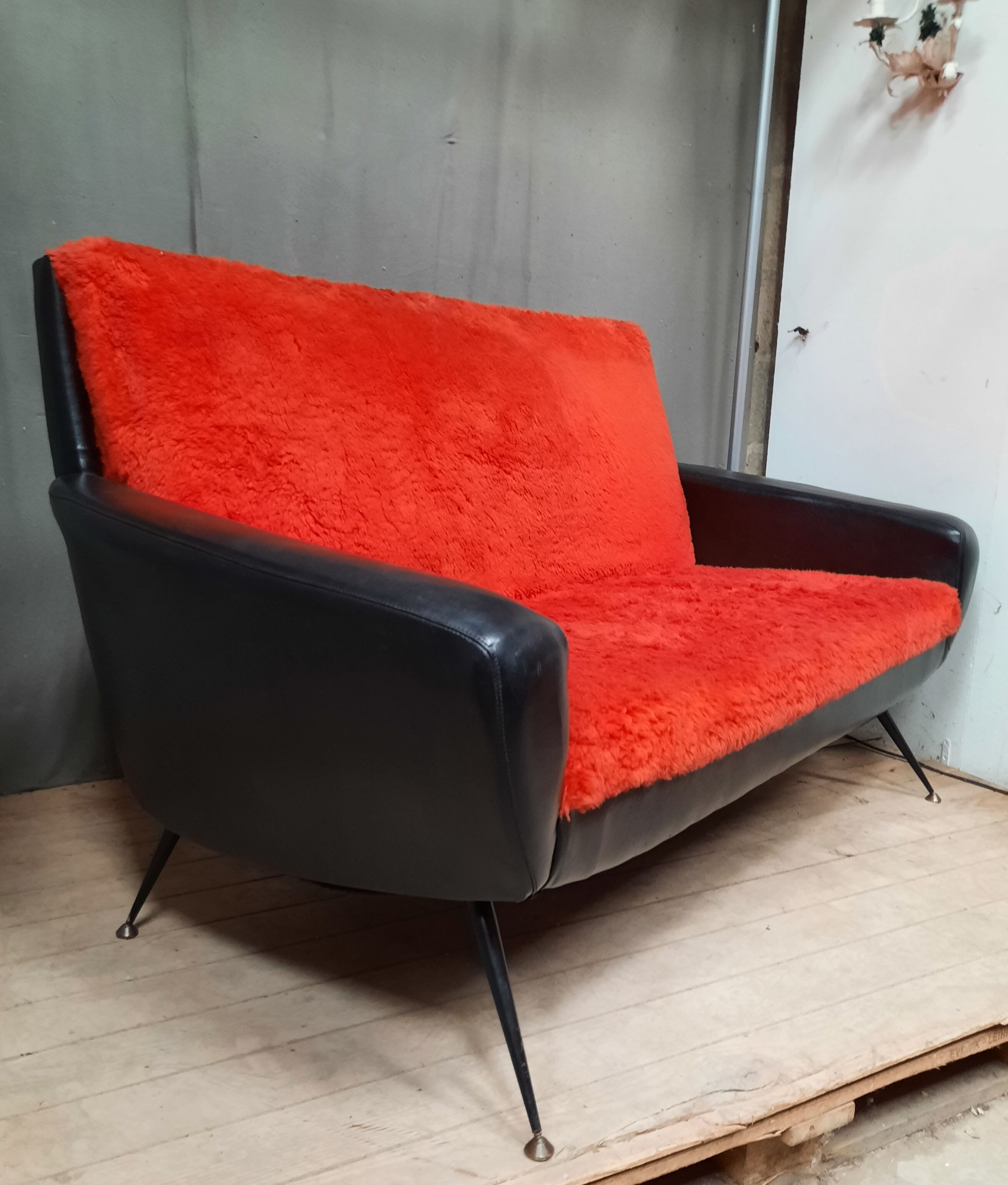 Canapé vintage pieds compas