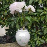 Pearly ball vase