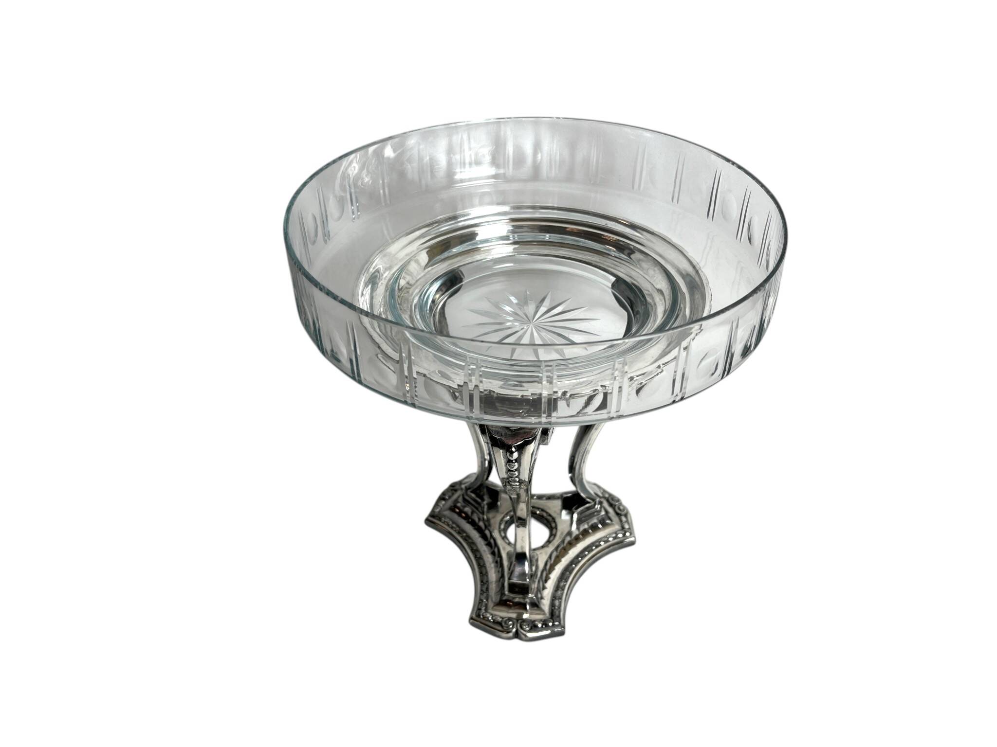 Art Deco, tripod fruit bowl in silver-plated metal by Gallia, crystal, circa 1930.
