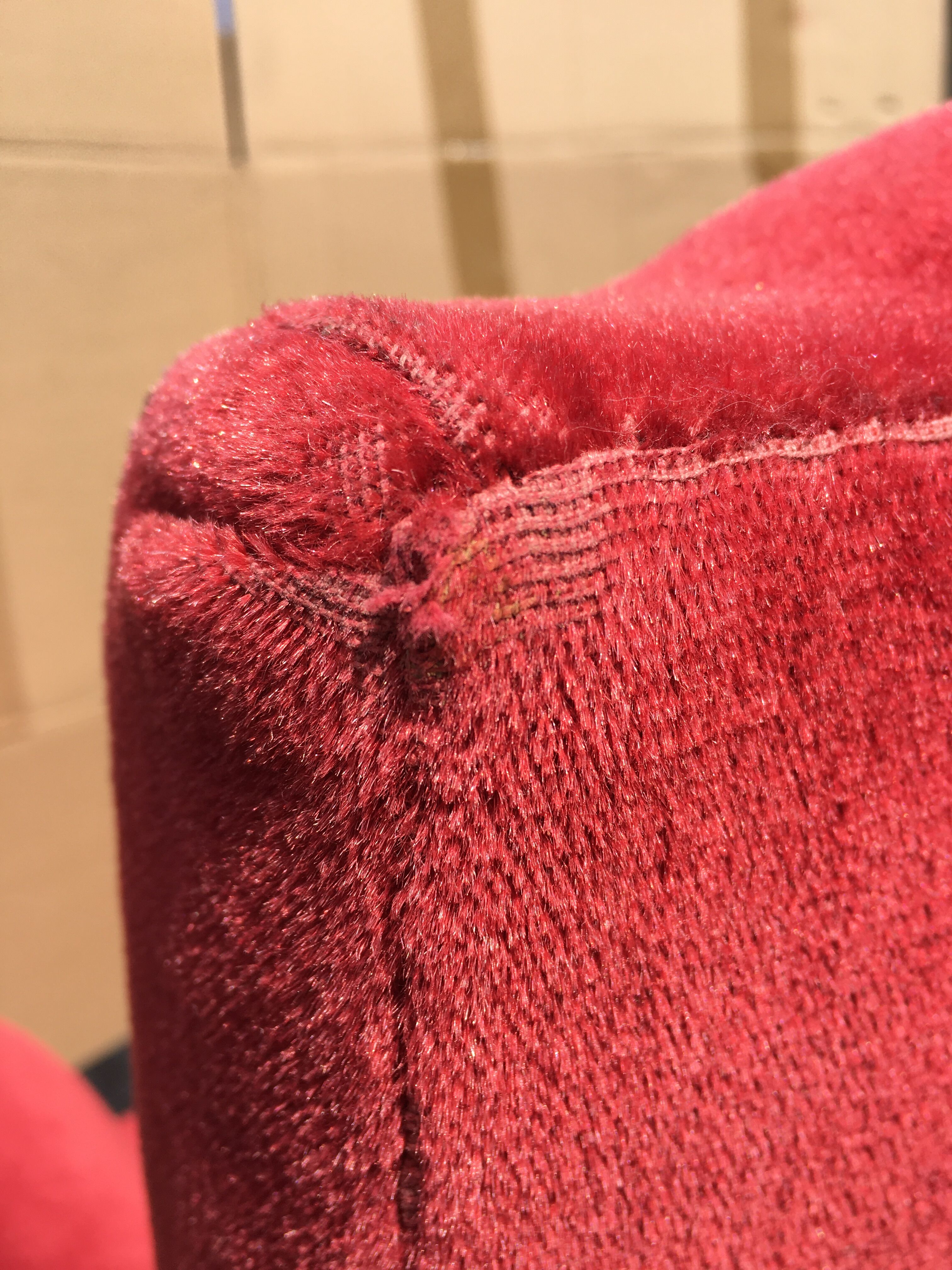 Paire de fauteuils crapaud Napoléon III en velours rouge