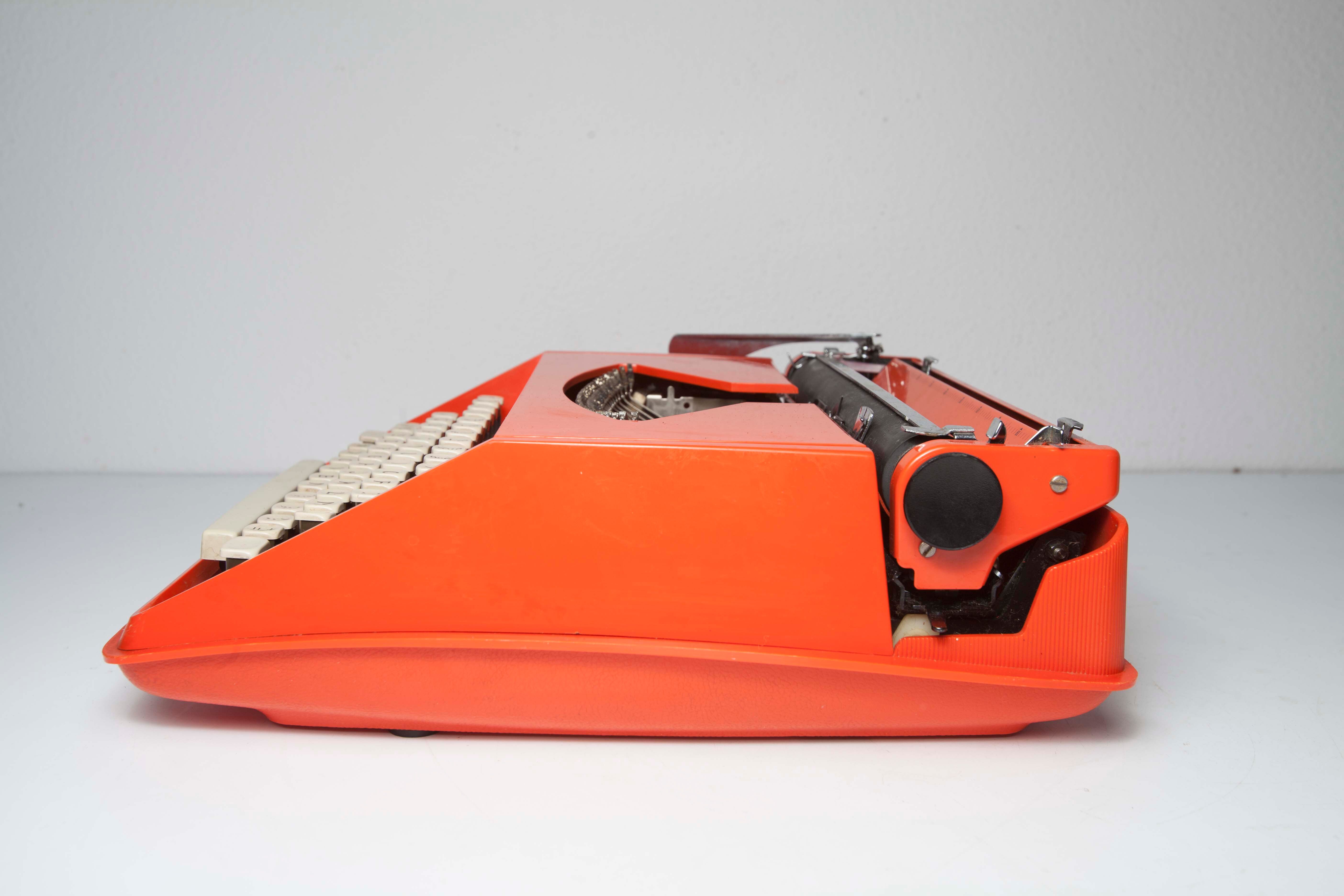 Remington Riviera Sperry orange band typewriter