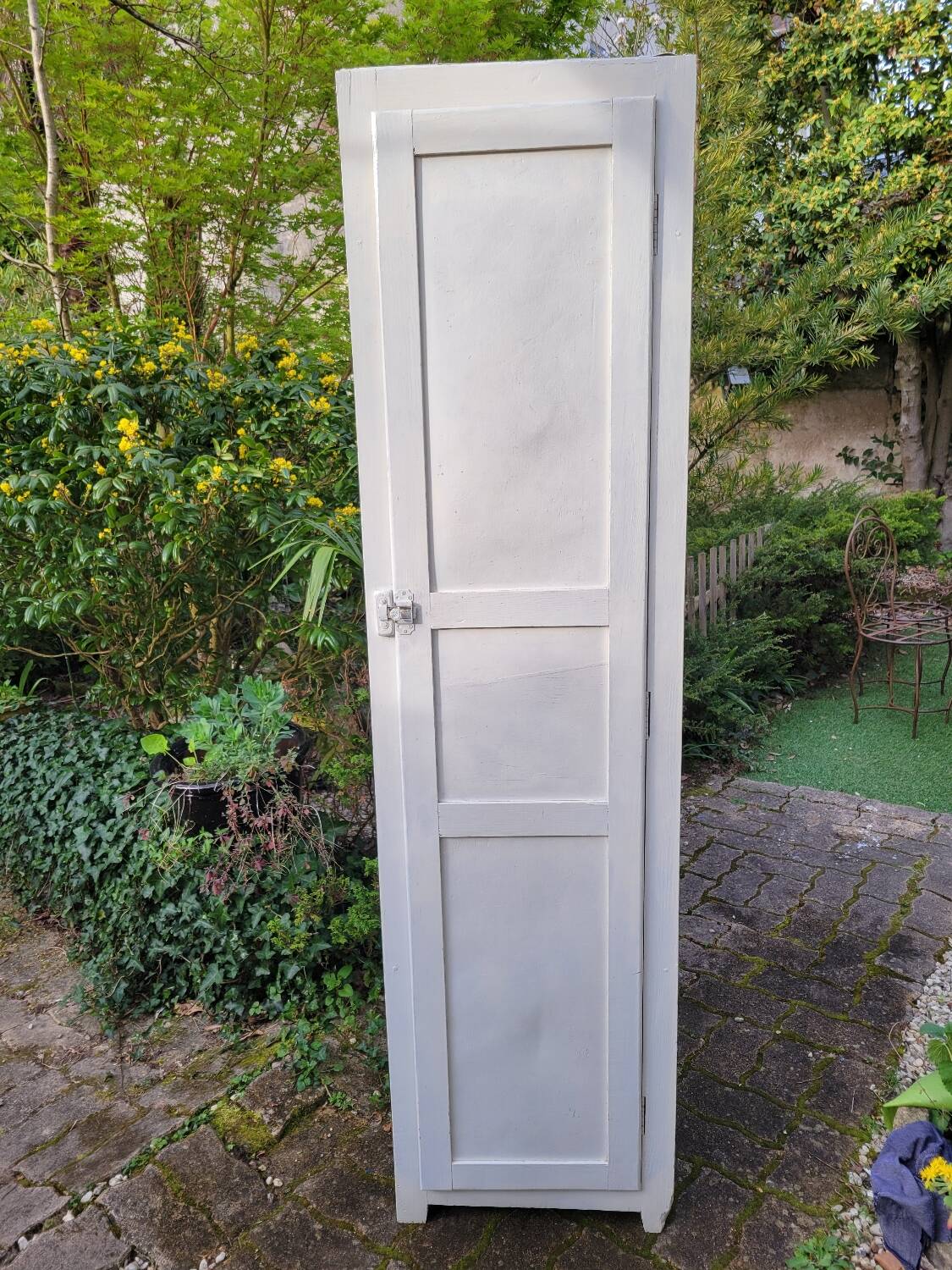 Parisian one-door wardrobe