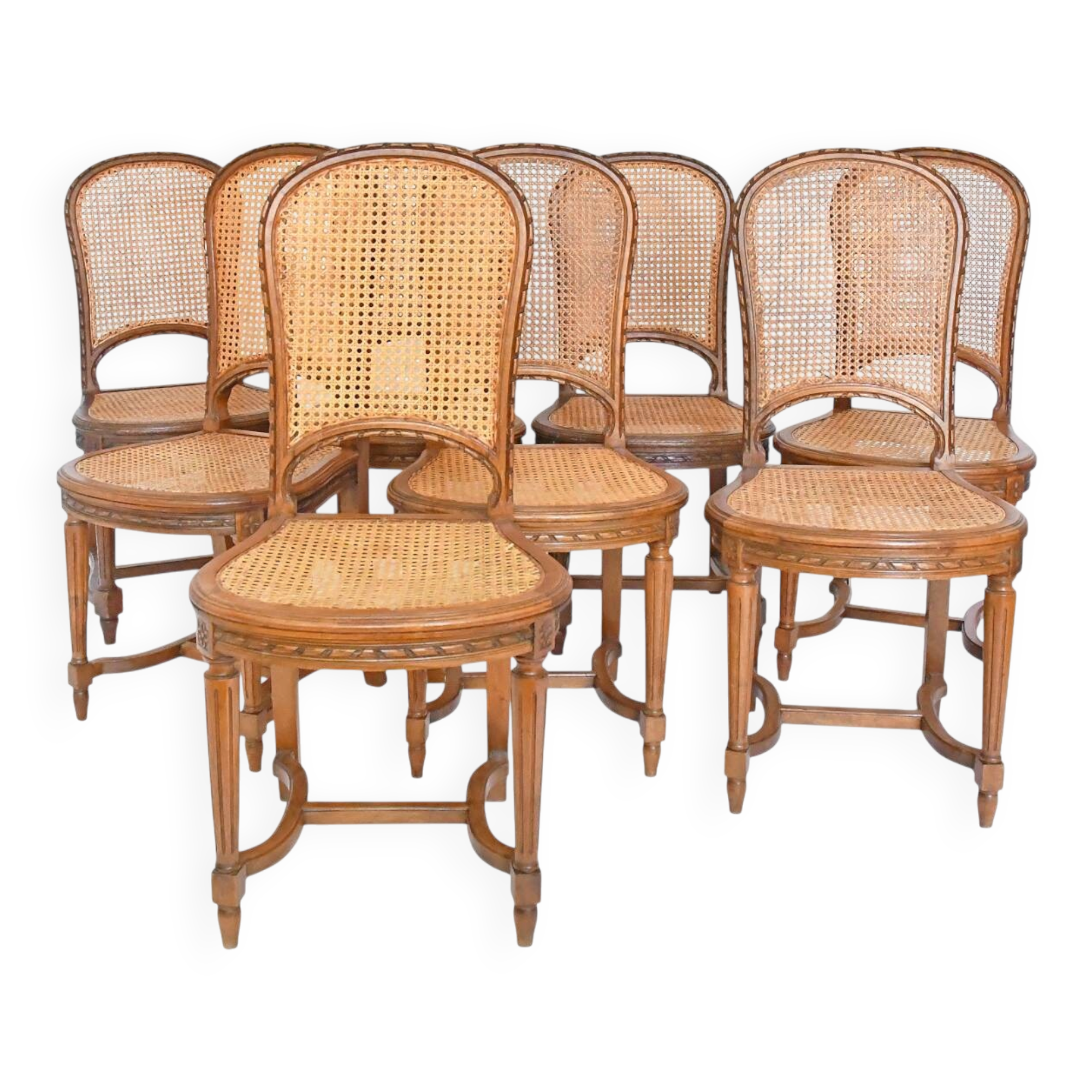Suite de 8 chaises de style Louis XVI