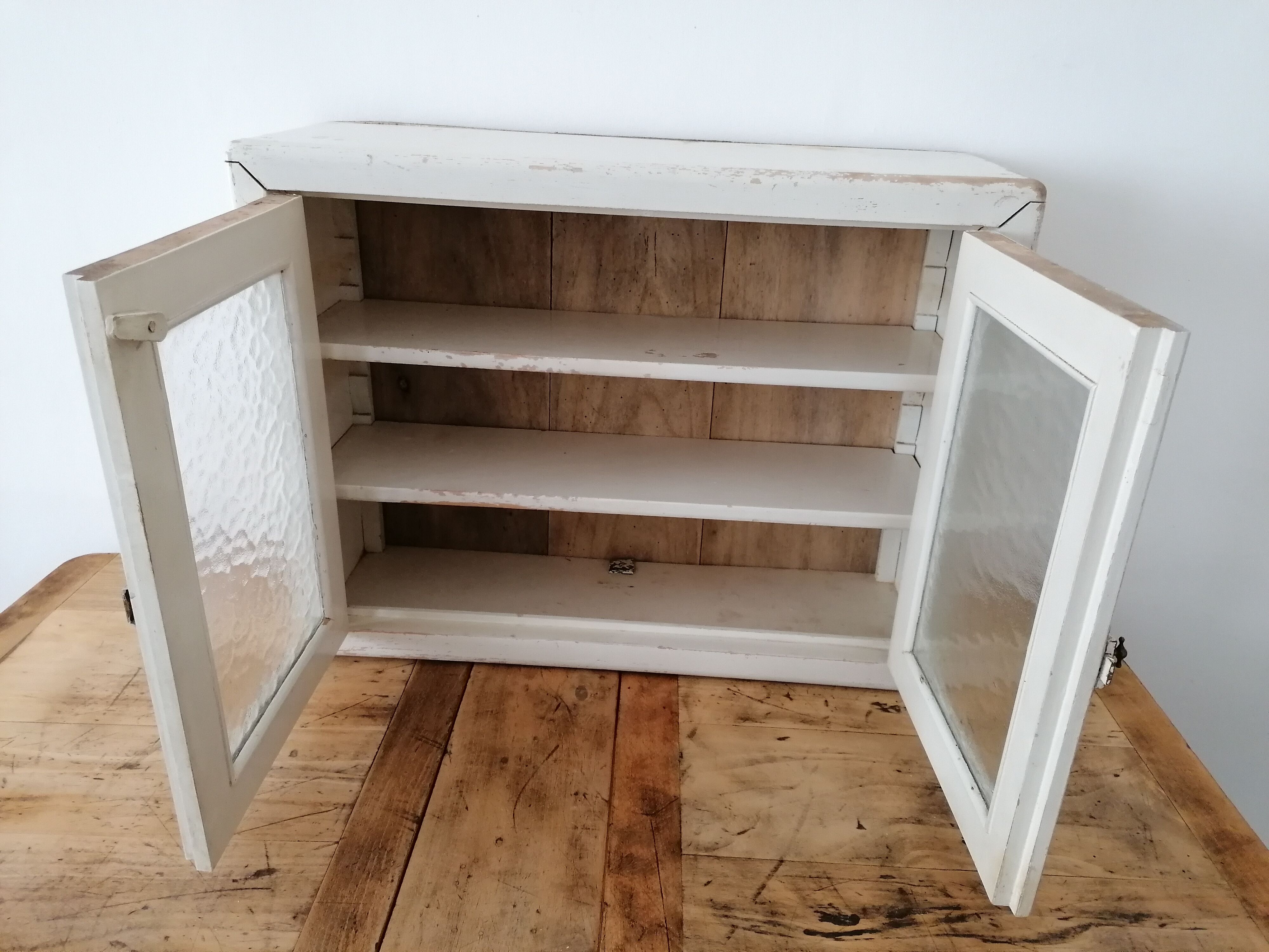 Toilet wall cabinet or pharmacy