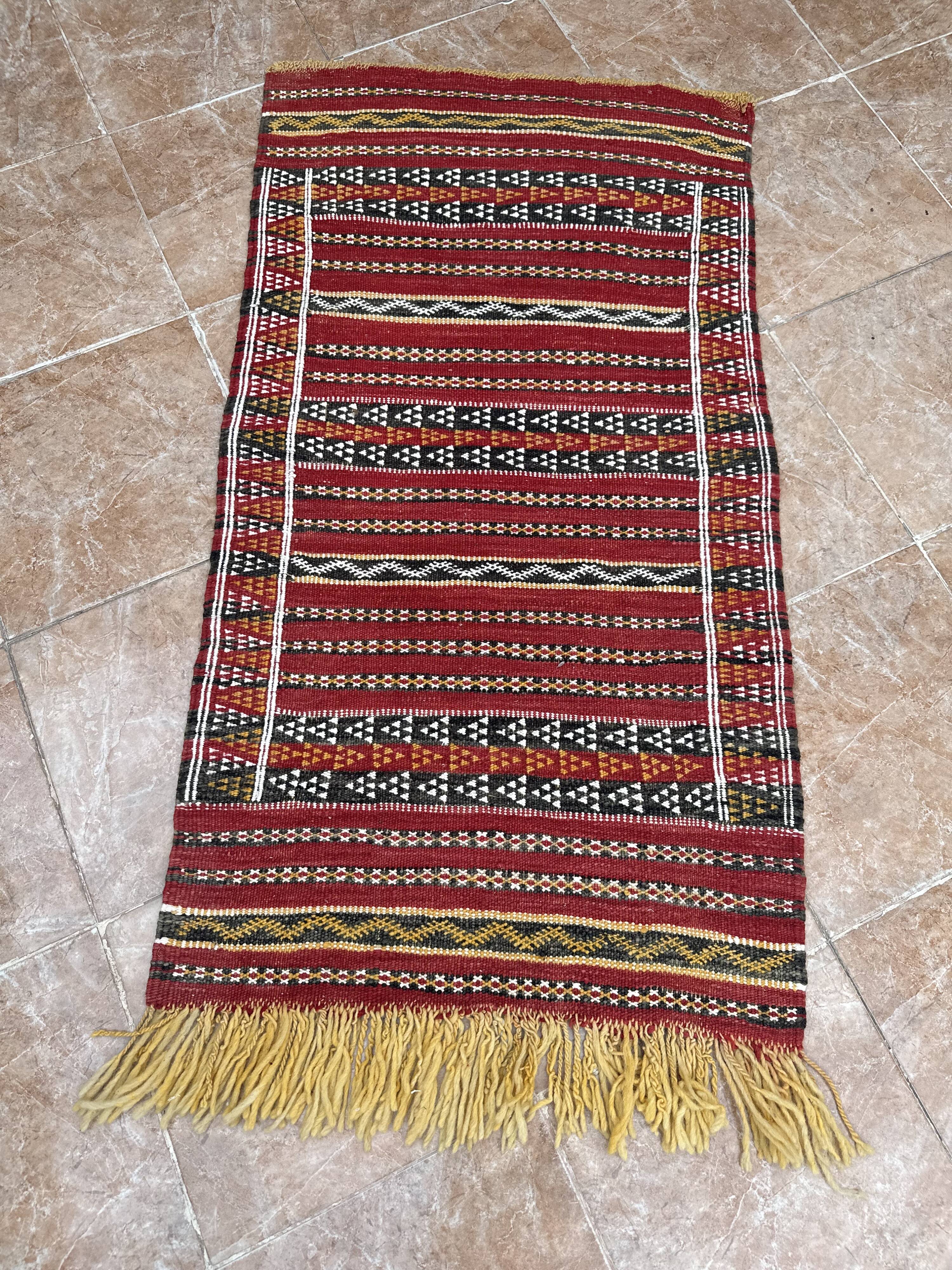 Moroccan Berber rug handwoven 100% wool