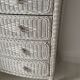 Commode blanche en rotin vintage