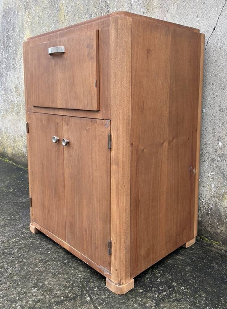 Phonograph, radio, turntable and record cabinet from the 1950s