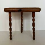 Tabouret tripode en bois massif