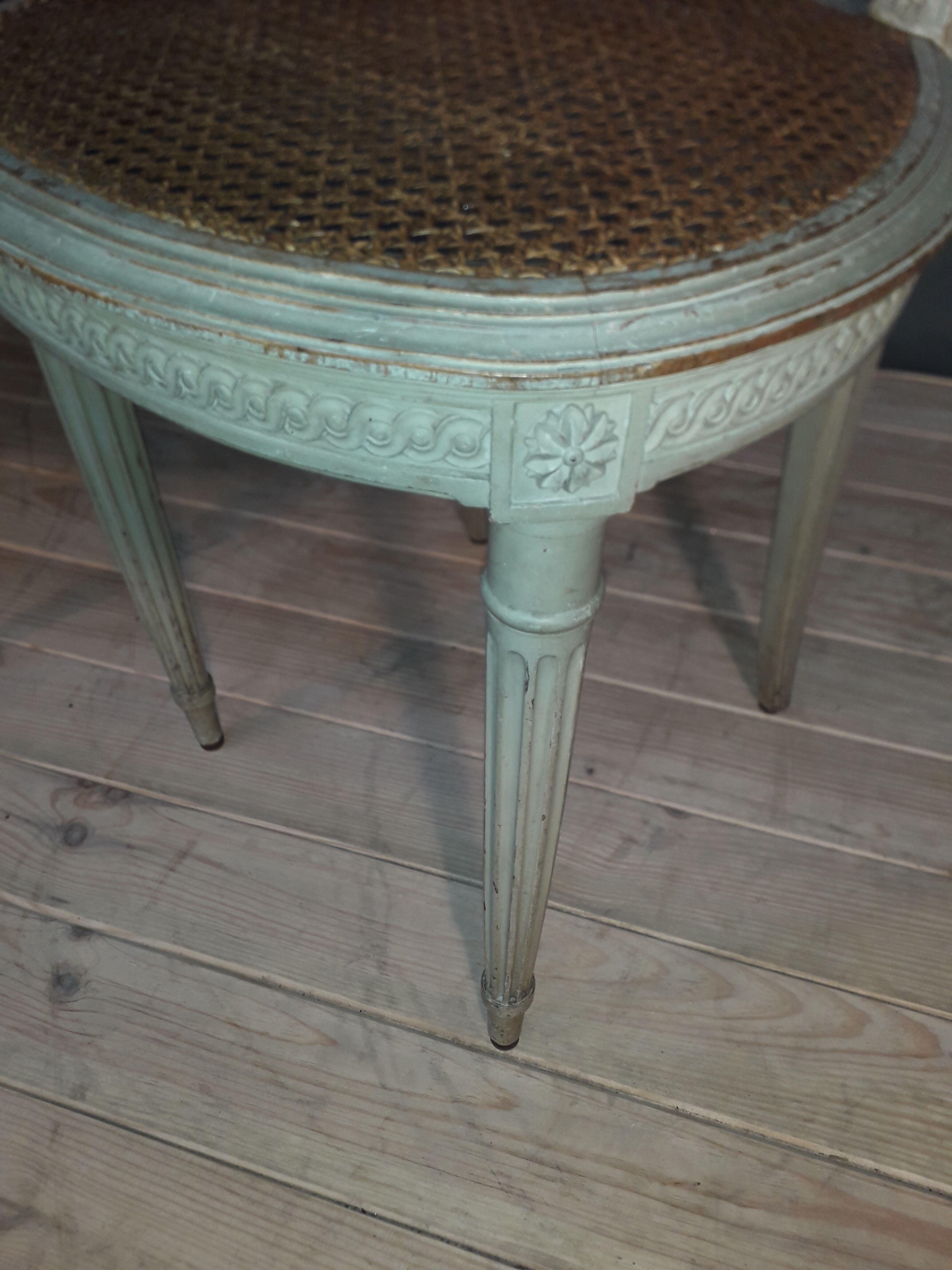 Paire de chaise cannées de style louis XVI