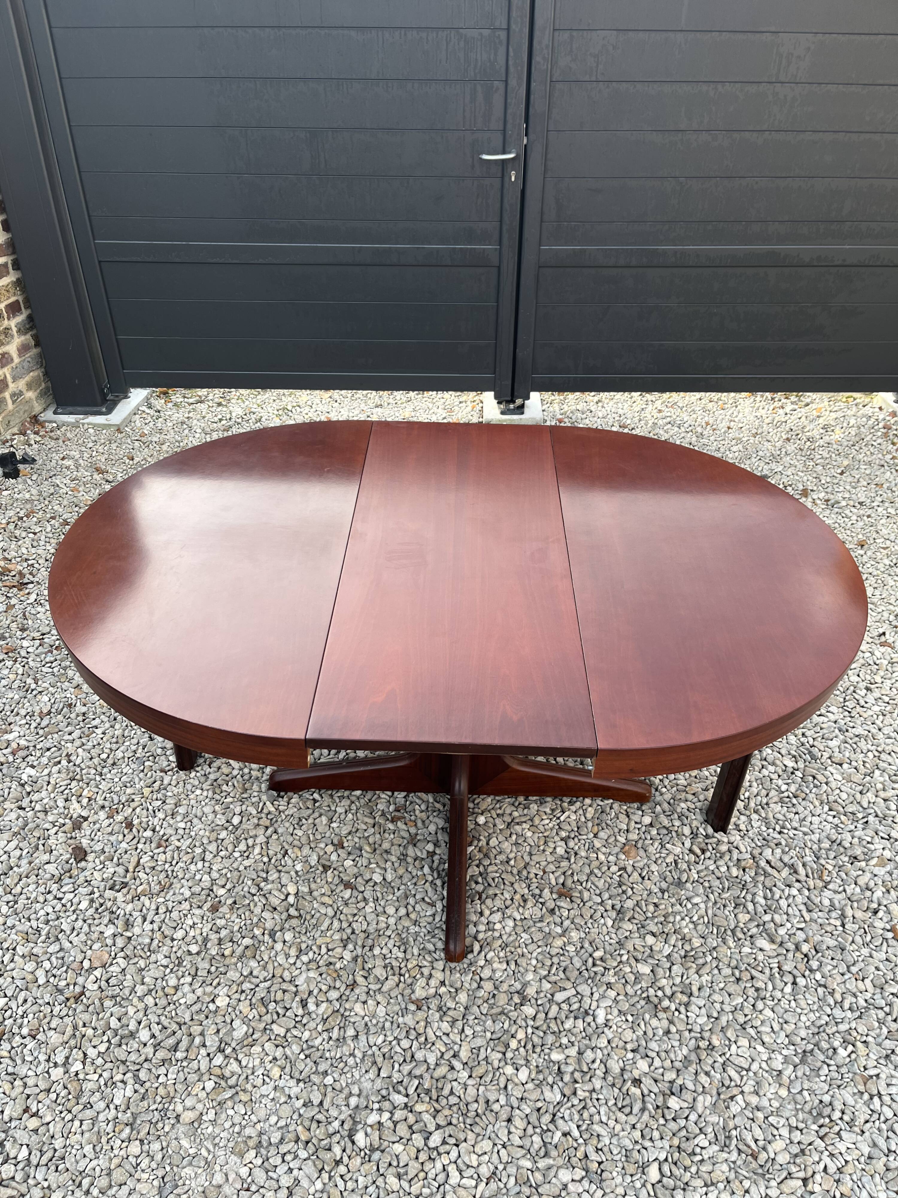 Baumann oval dining table