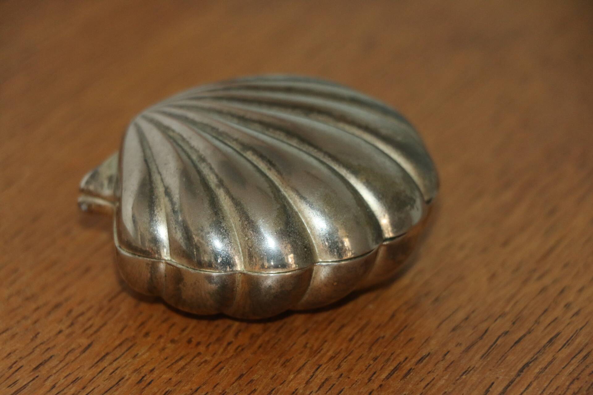 Pocket tray / scallop shell box