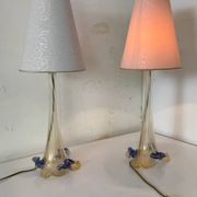 Set of 2 vintage romantic Venetian Italian table lamps in Murano glass.