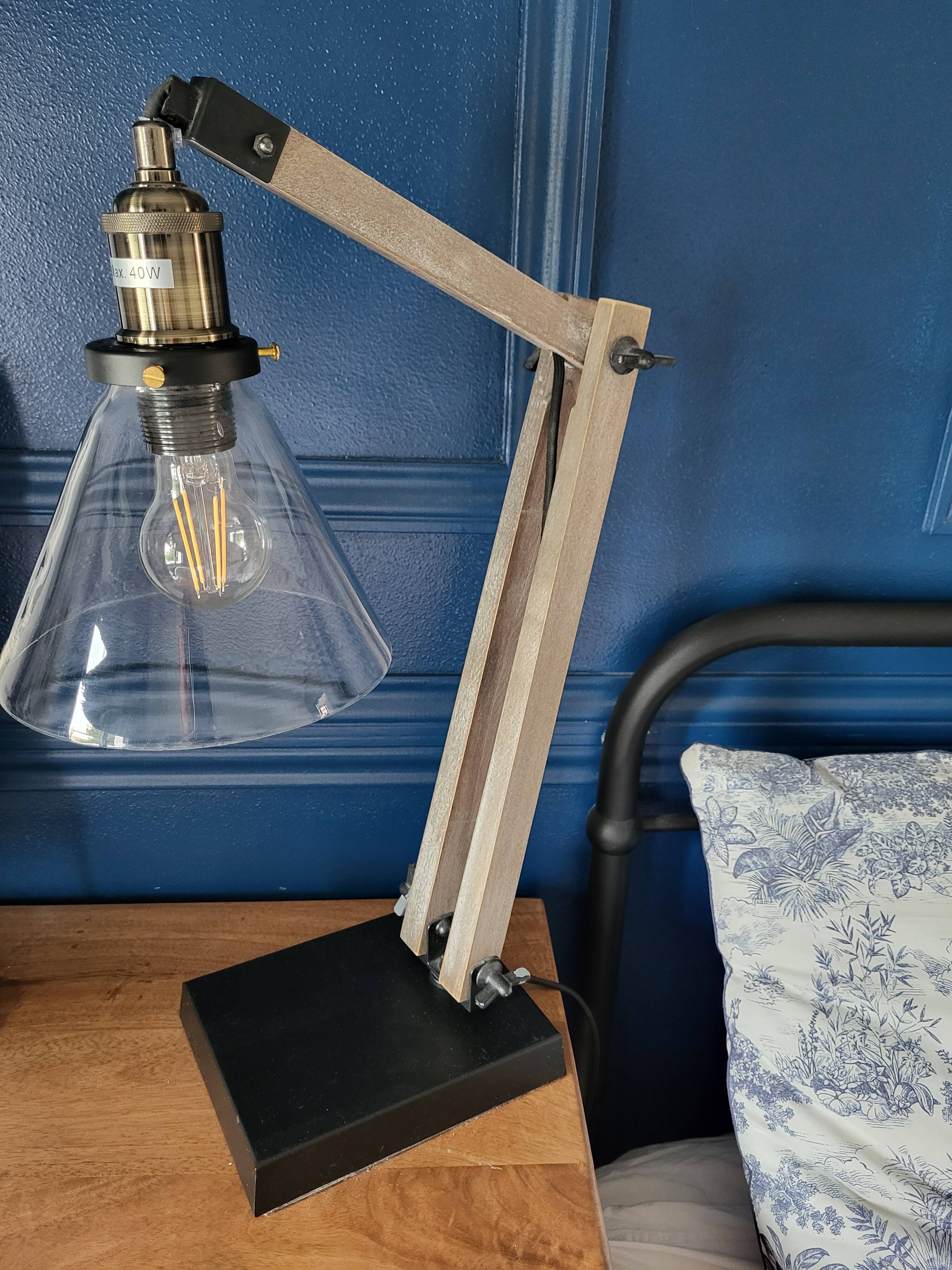 Table lamp