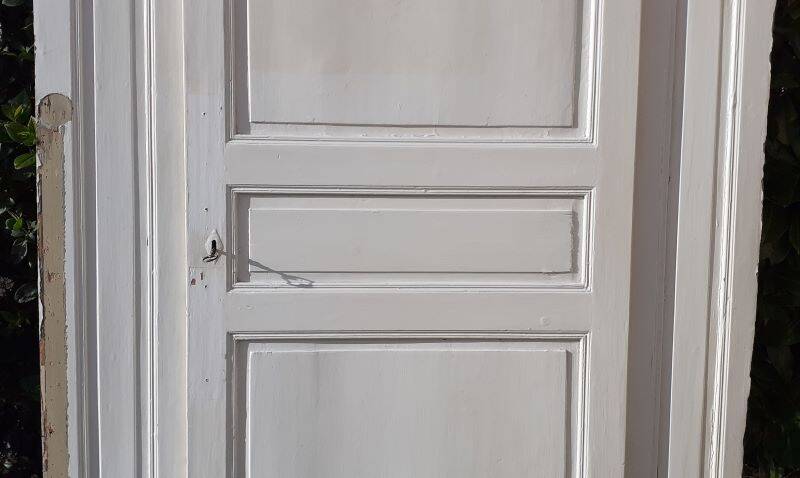 Cupboard door h201.5xl91.5cm with its 19th century molded frame