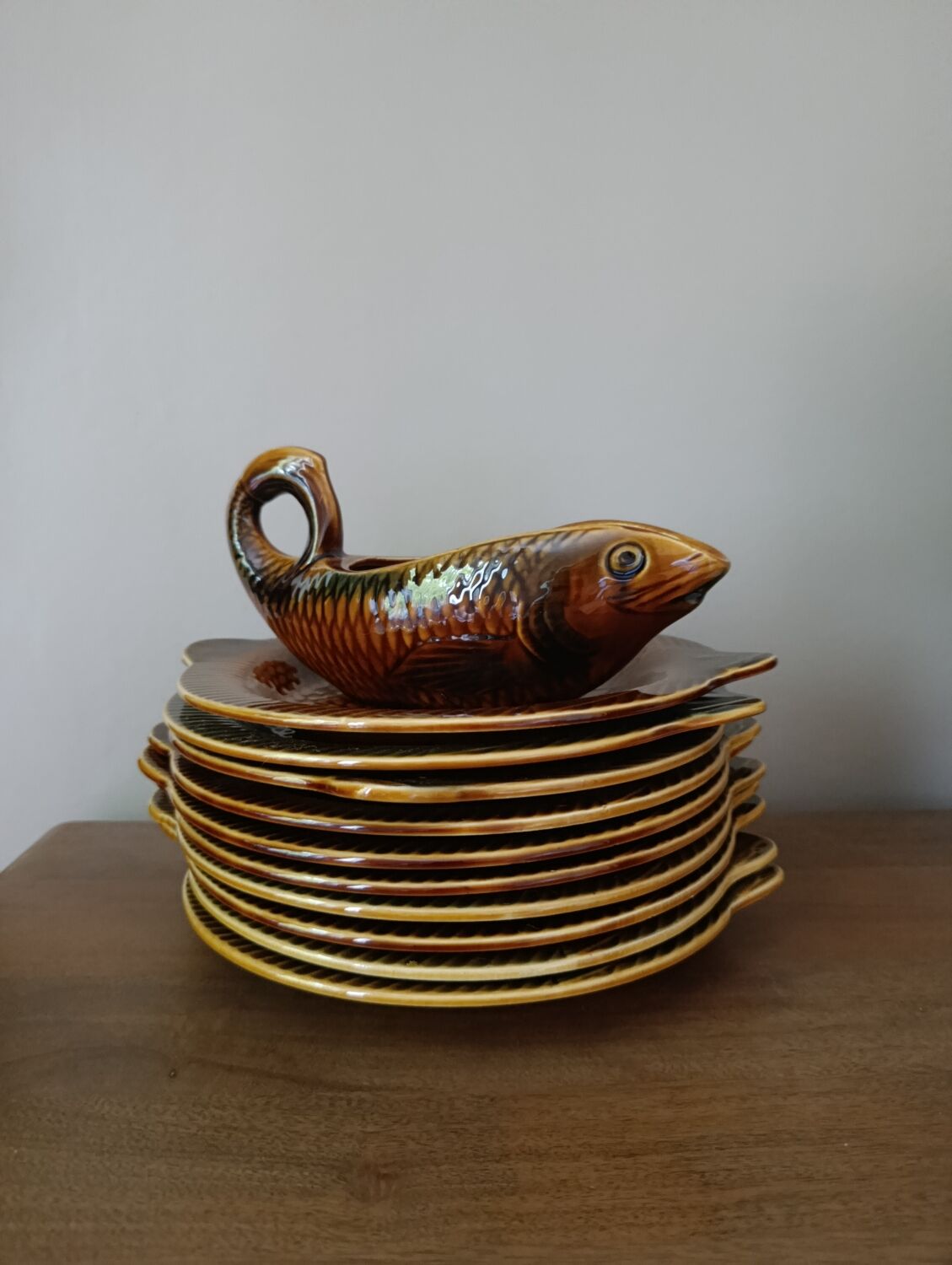 Fish-shaped plates and zoomorphic gravy boat, Sarreguemines earthenware