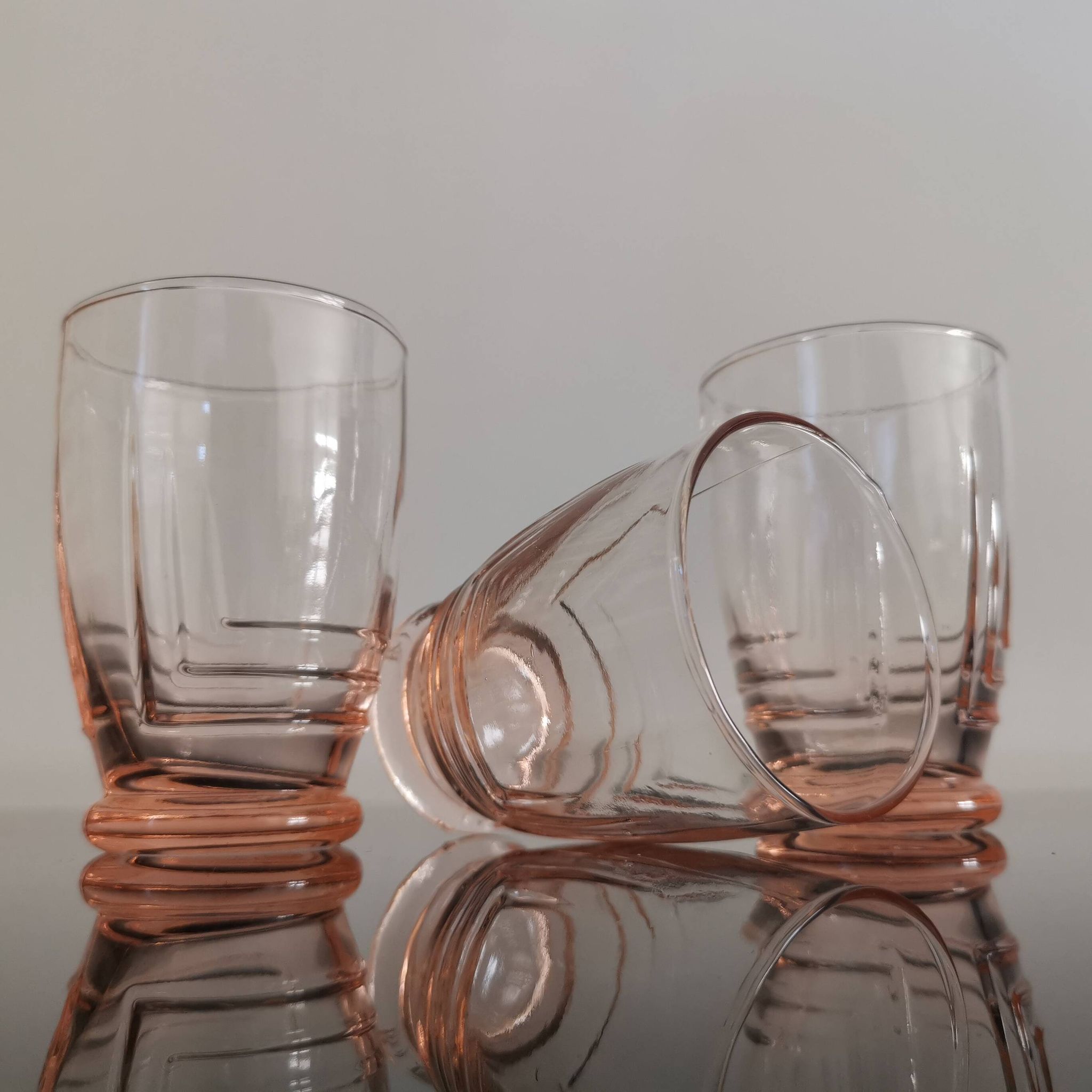 Set of 3 pink smoked glasses in chiseled glass from the 1950s