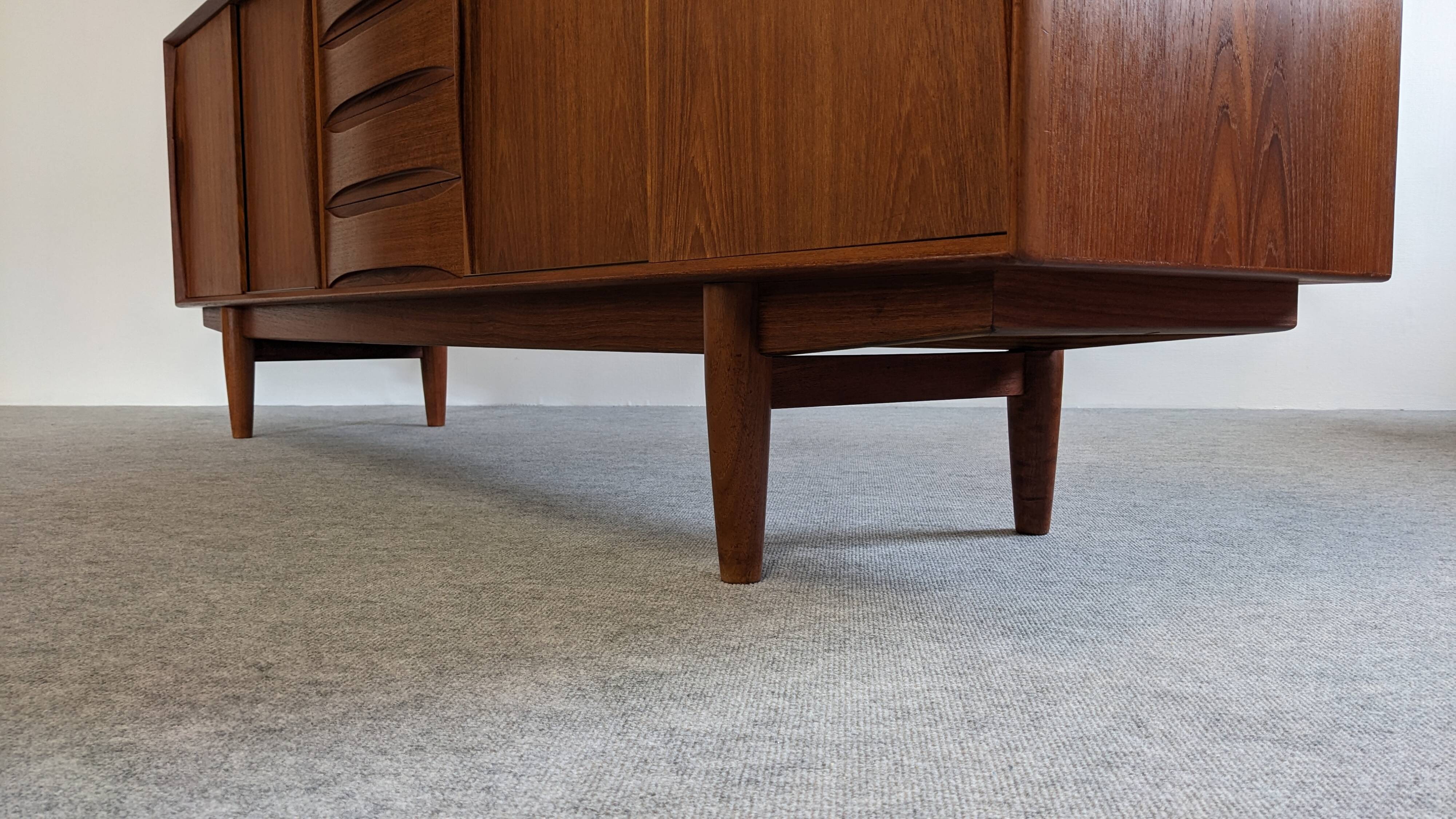 Modernist teak sideboard by Arne Vodder for Dyrlund 50s/60s