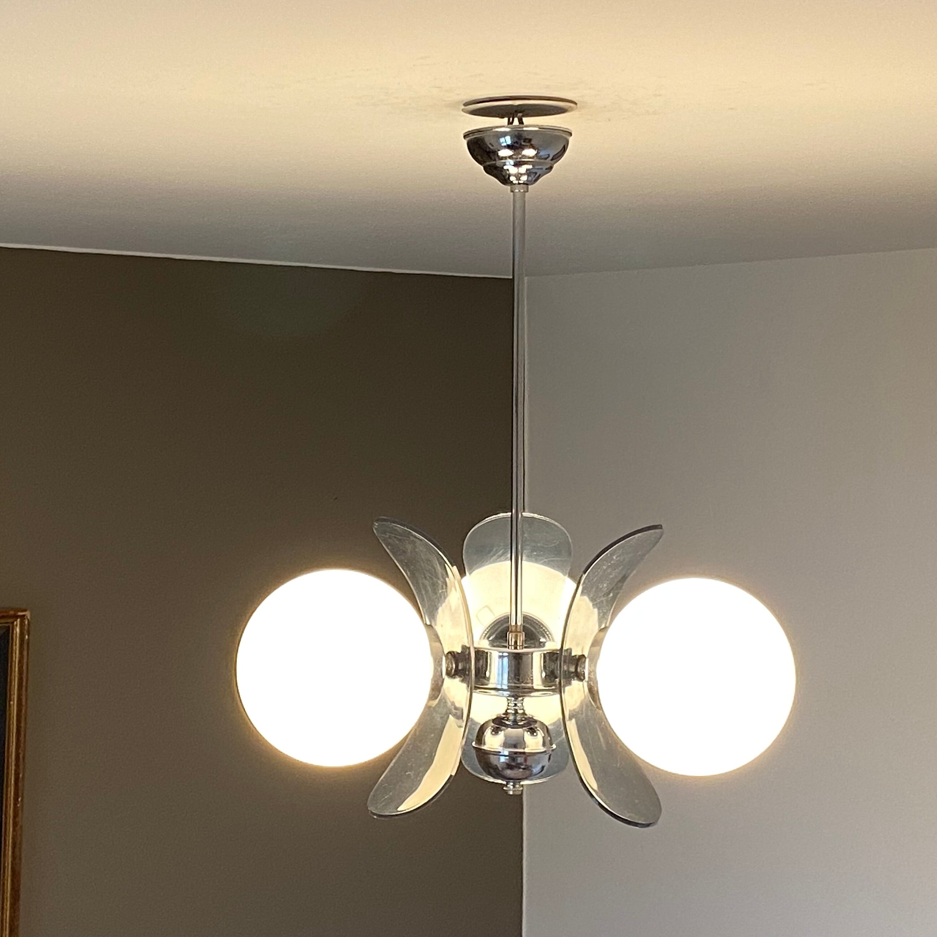 Lustre « spoutnik » 1970 opaline et plexiglass