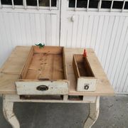 Table de cuisine vintage en bois, pieds courbés