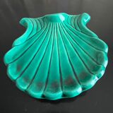 Empty shell-shaped pocket