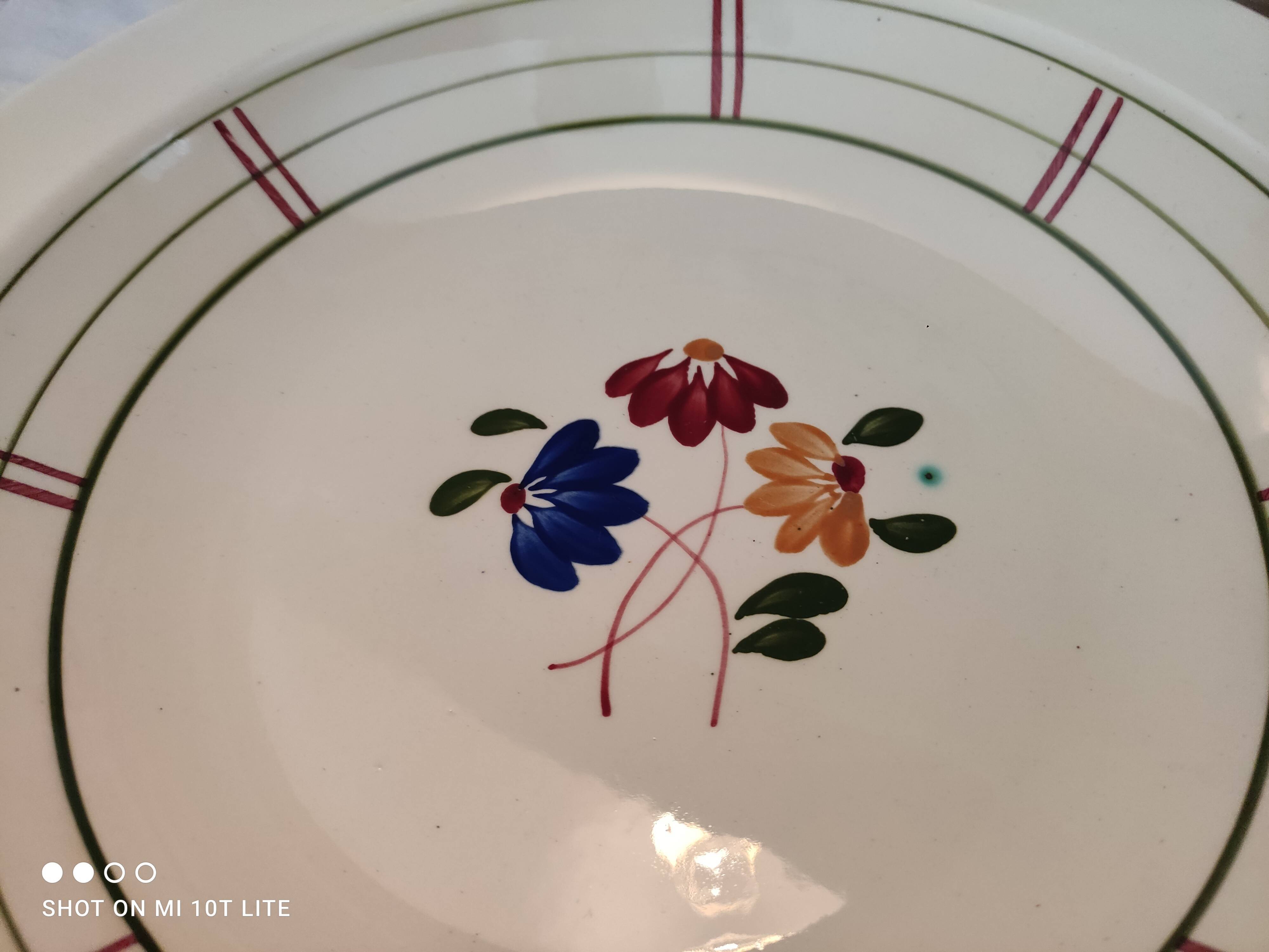 Hollow round dish K&G Lunéville France Micheline model