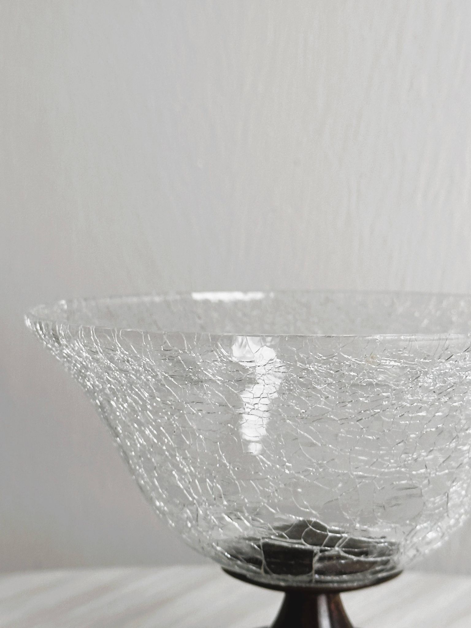 Small footed cracked glass bowl
