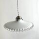 Suspension opaline blanche bord dentelé