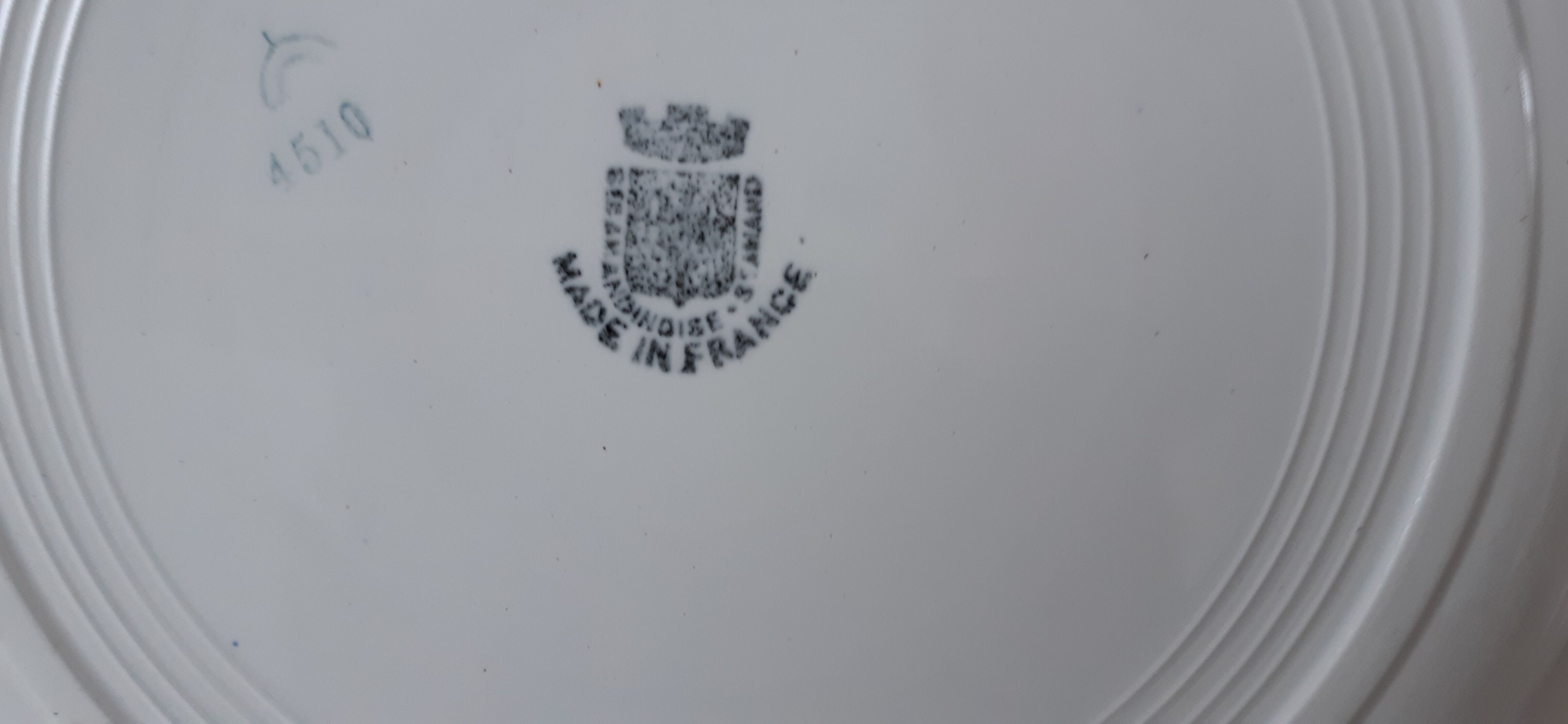 Round dish Saint amand, early XXth