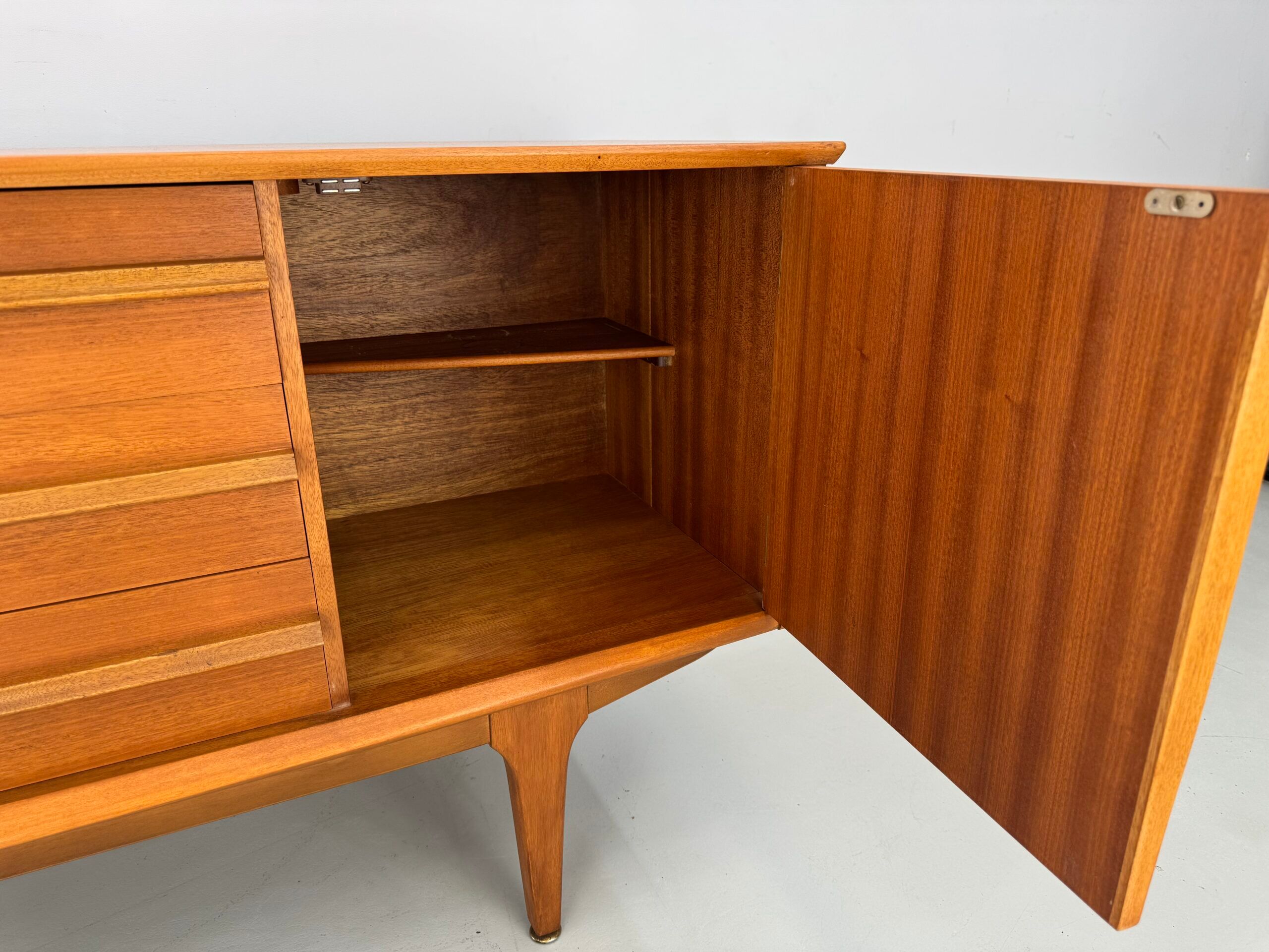 Buffet vintage Jentique.