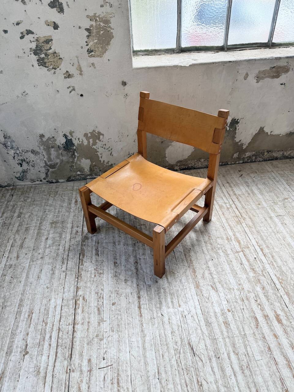 Elm and leather armchair Maison Regain