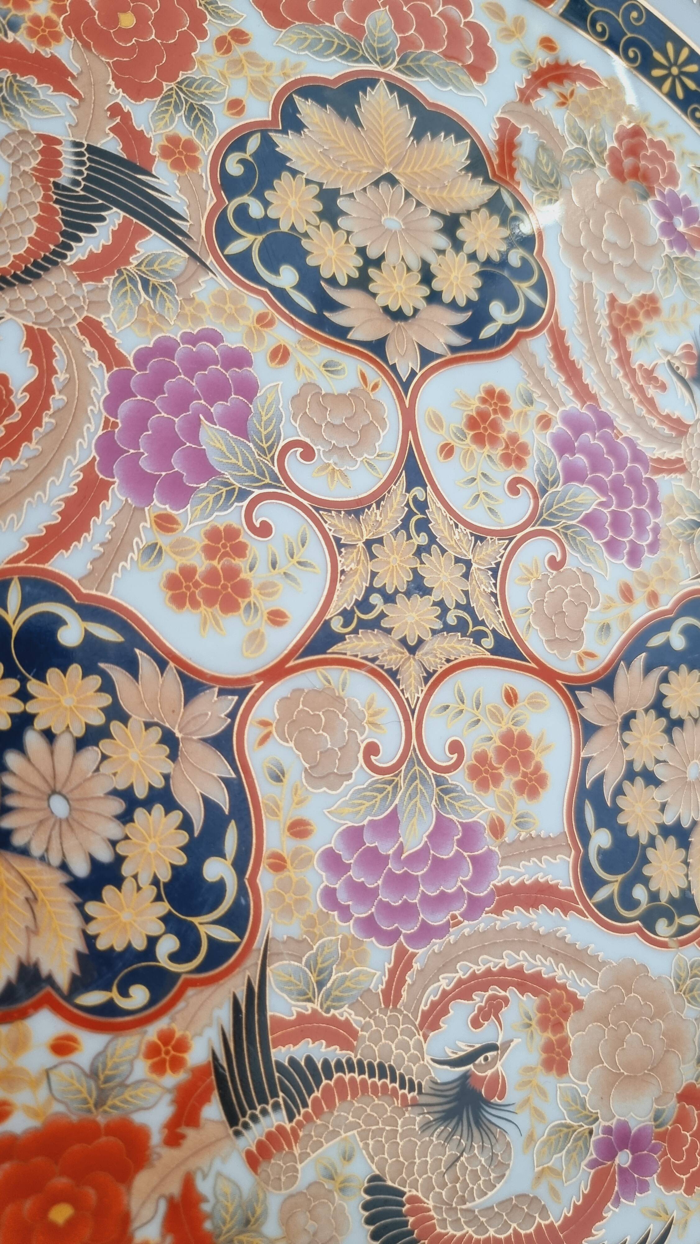 Large deep porcelain plate in Imari style (35.5 cm) with "Phe" decoration.