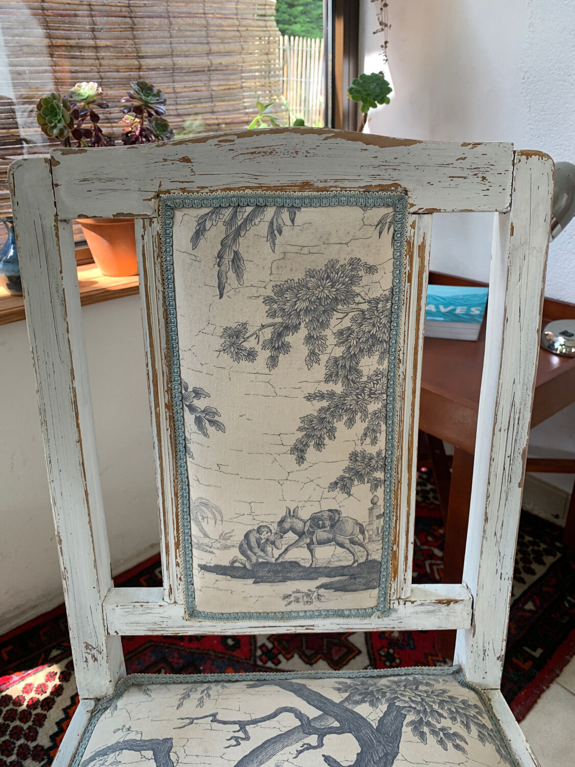 Chaise ancienne tapissée