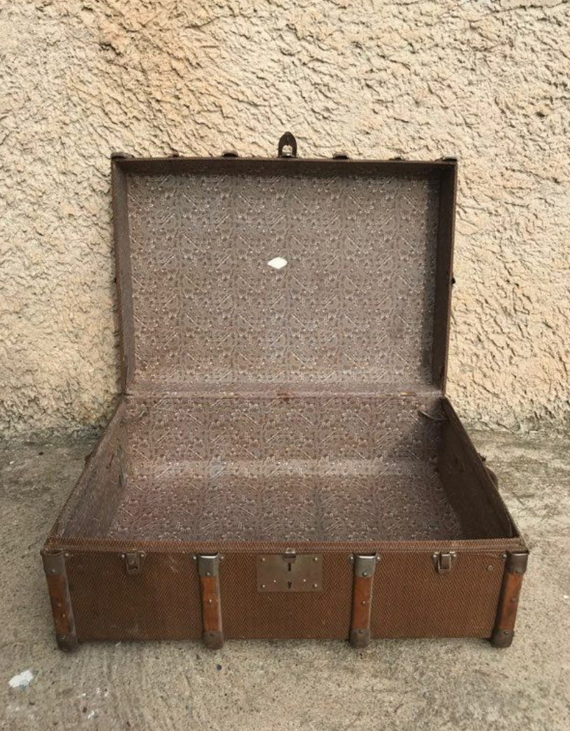 Old trunk stamped Nouvelles Galeries Lavaur