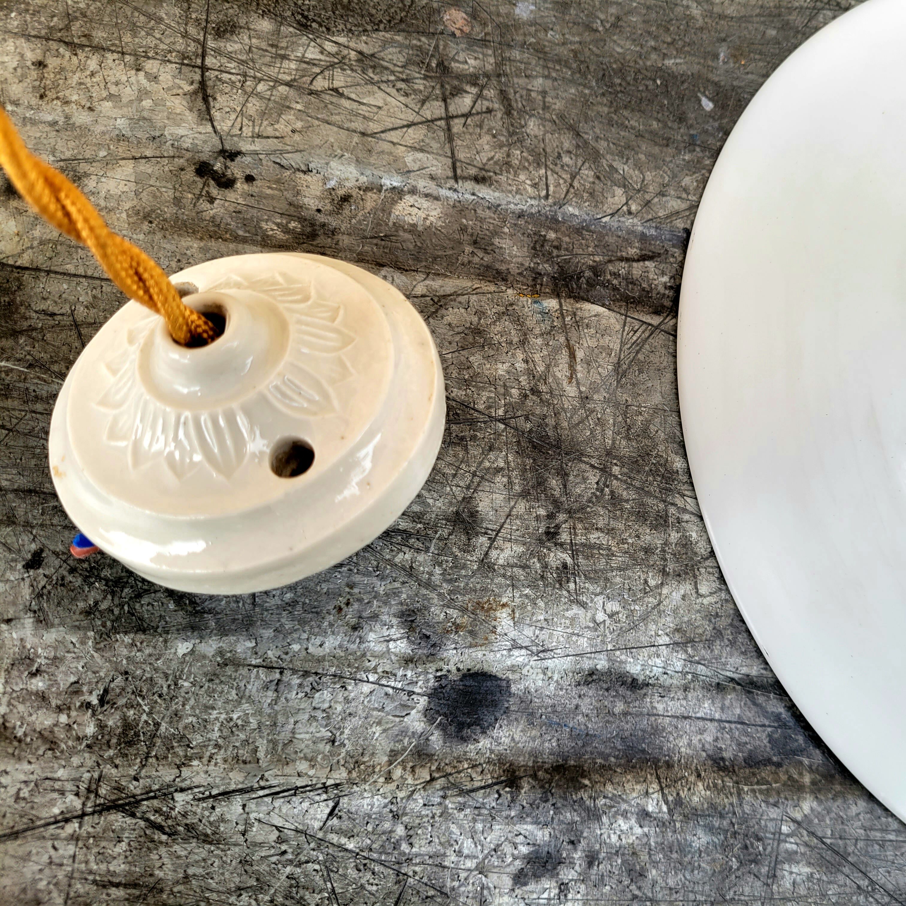 Smooth opaline suspension