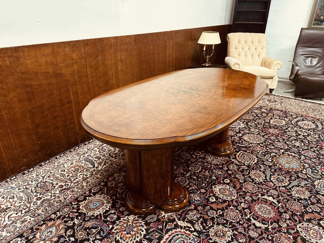 Table à manger antique en bois de loupe italienne