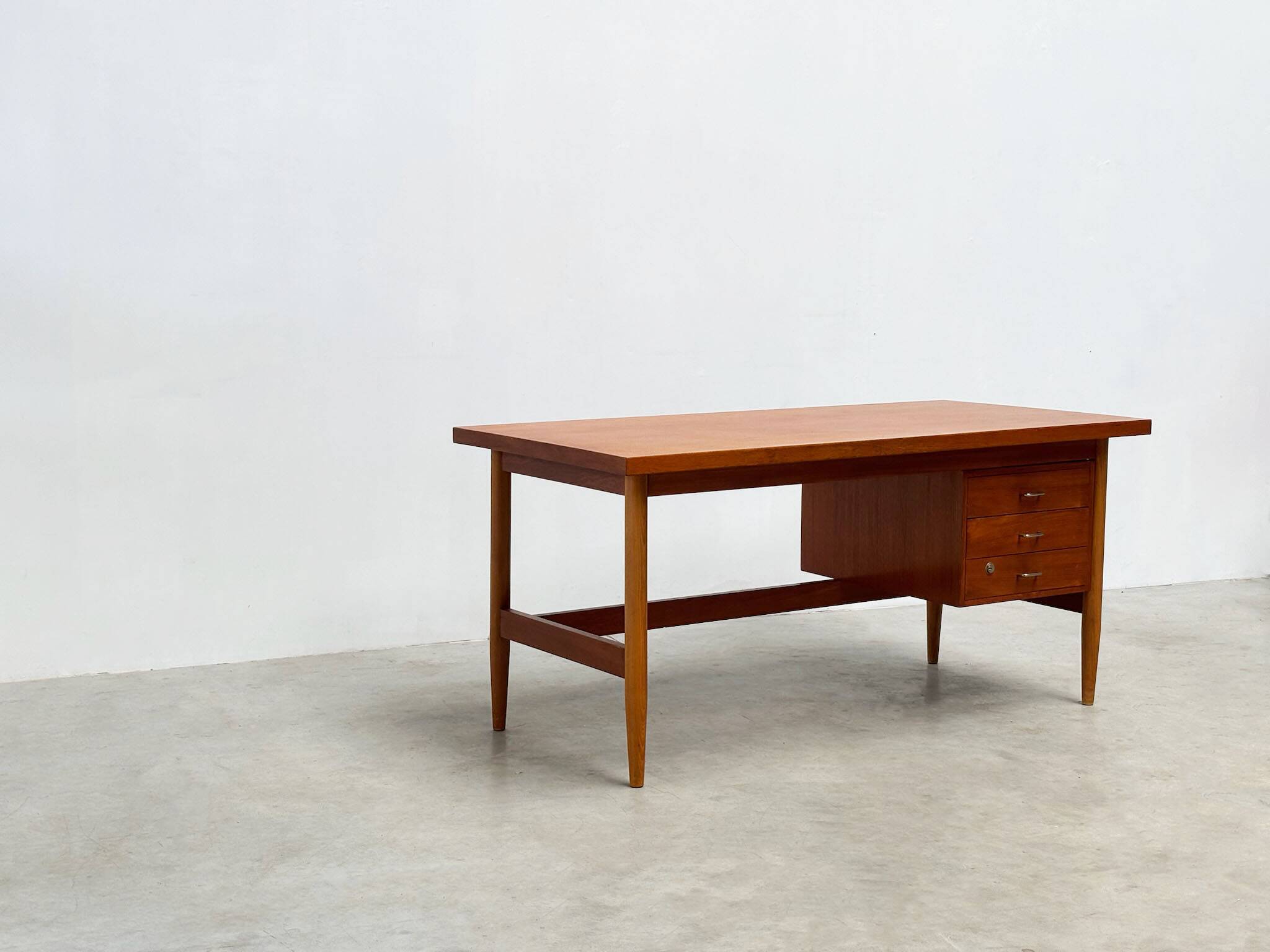 Danish desk