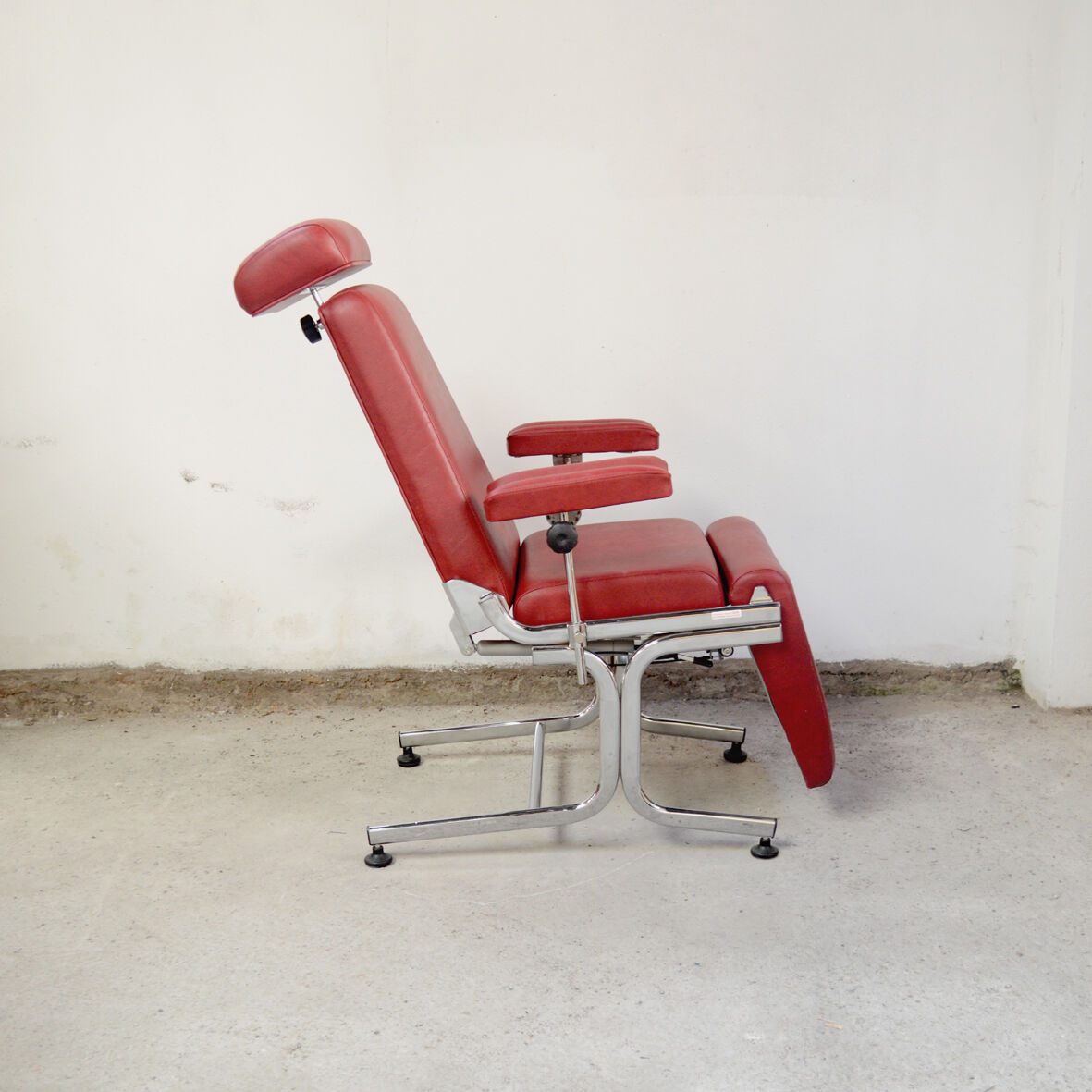 Dentist retro red skai