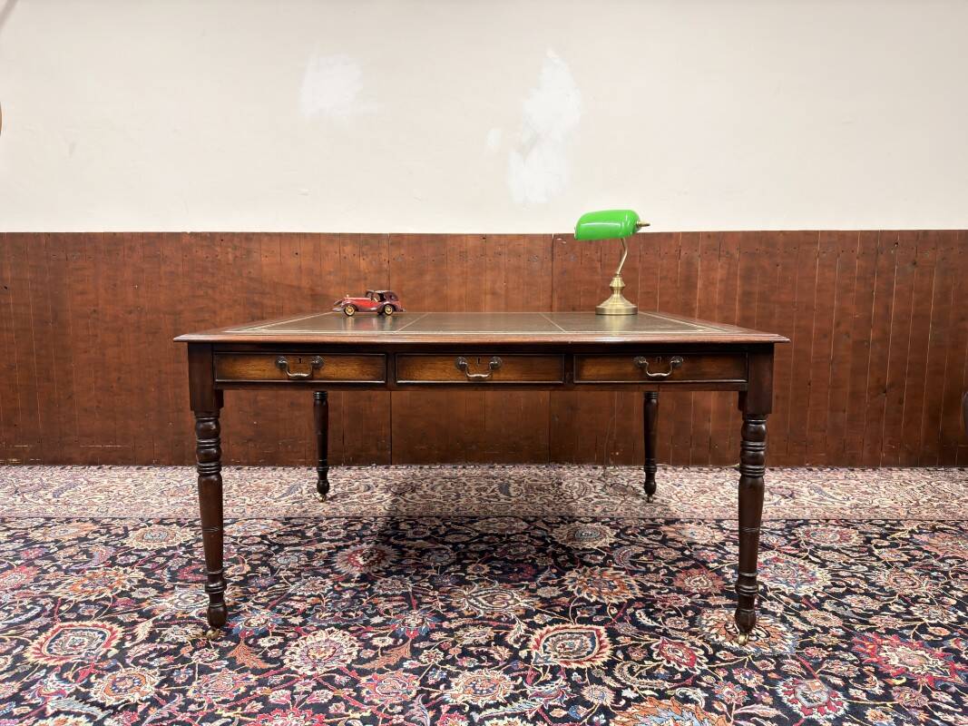 Bureau Chesterfield anglais ancien Partnerdesk