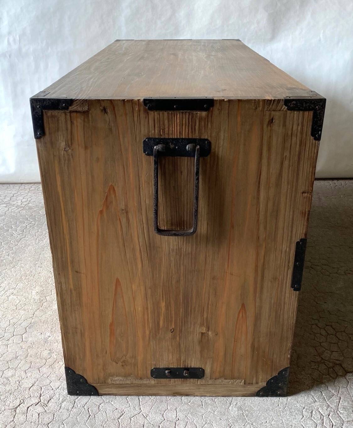 Japanese chest of drawers (tansu)