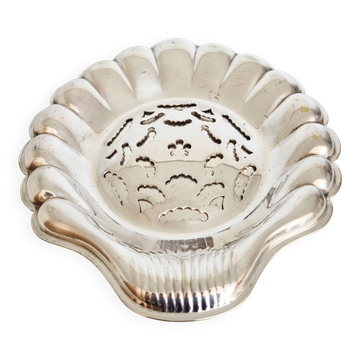 Scallop shell butter dish in silver, scallop shell.