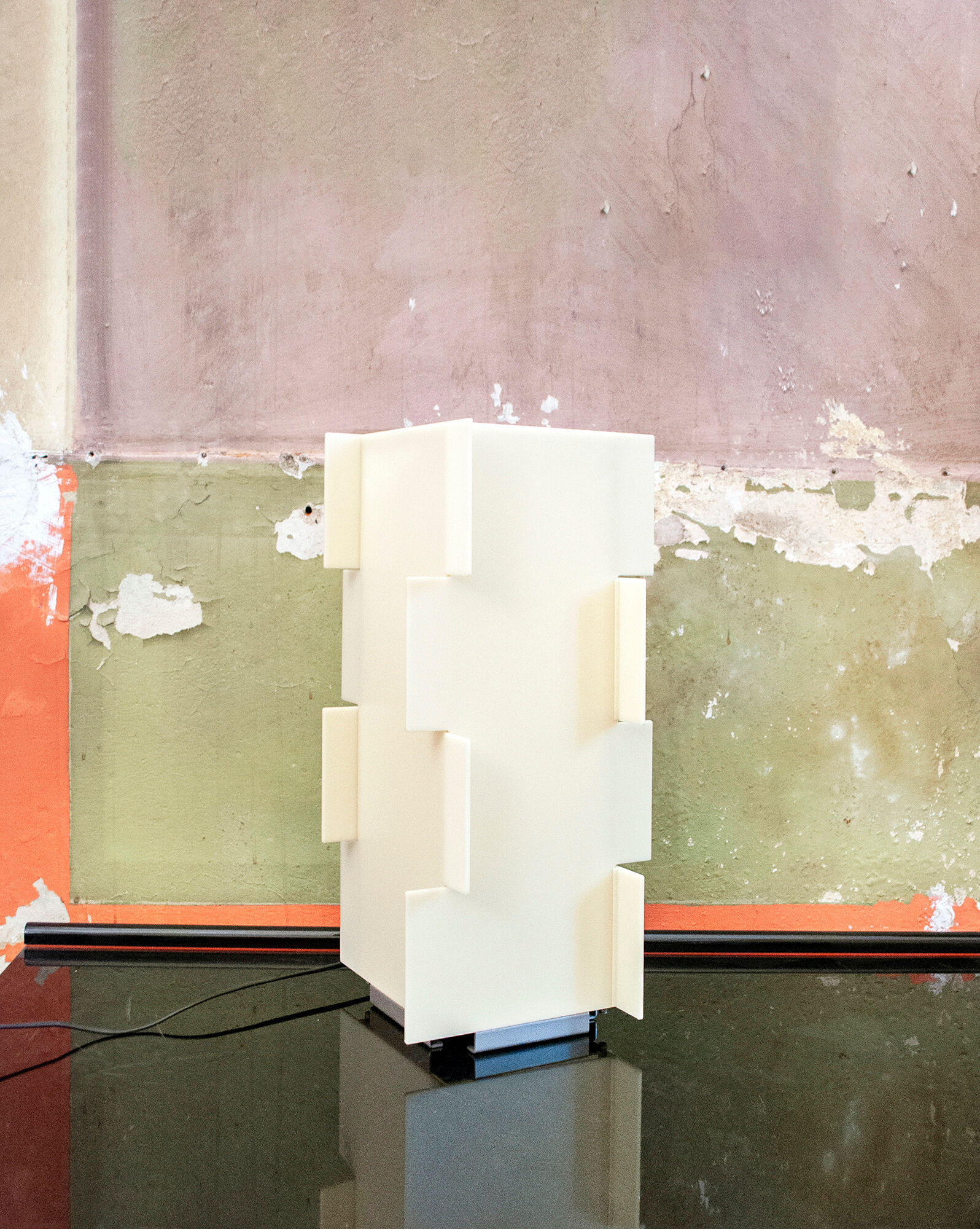 Plexiglas table lamp with metal base Italia Anni '90