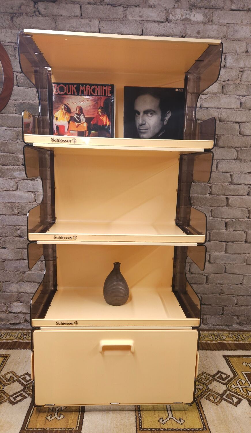 Étagère bibliothèque plexi fumé 1970