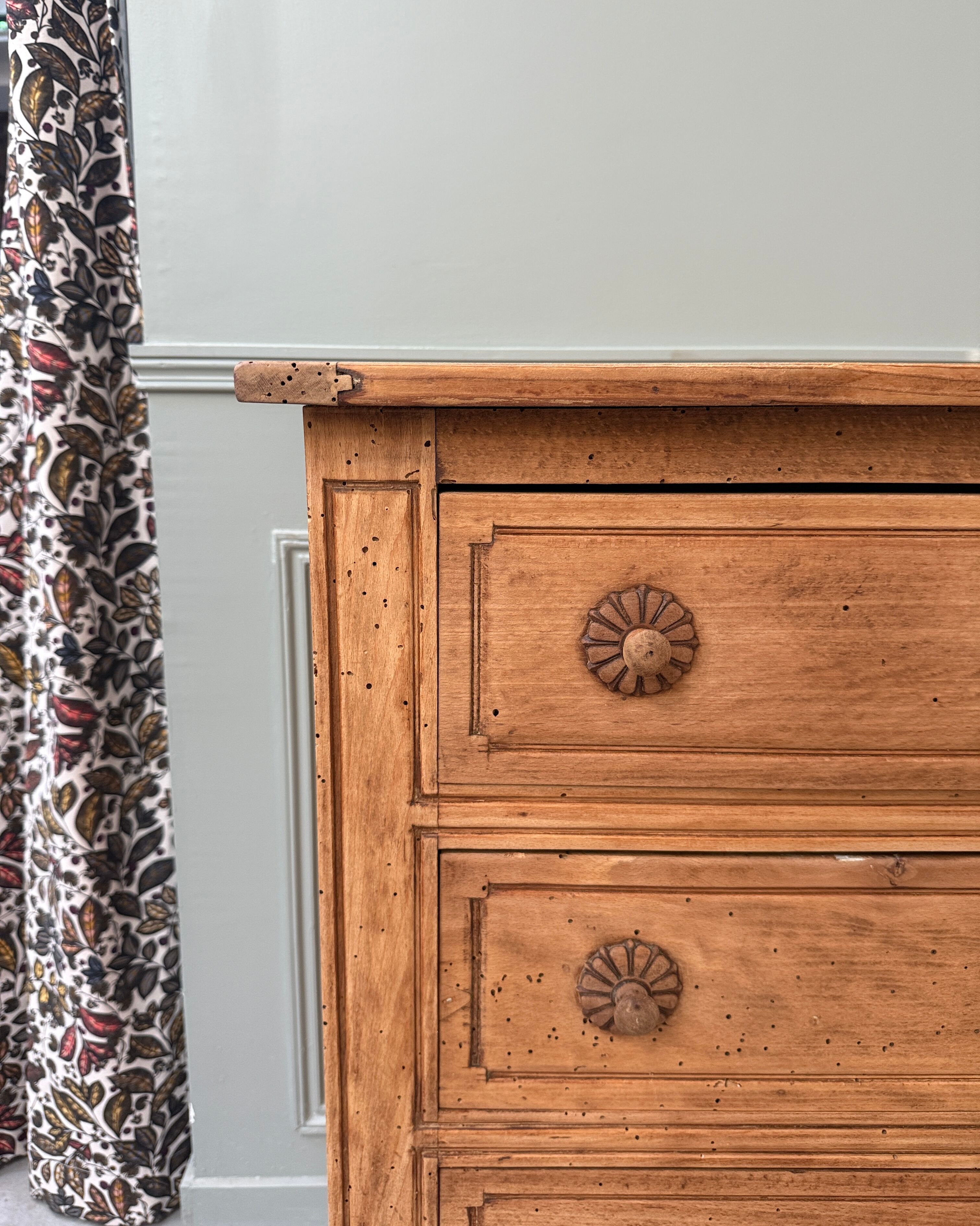 Commode ancienne campagnarde en pin massif (rénovée)